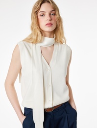 V Yaka Fular Detaylı Triko Süveter