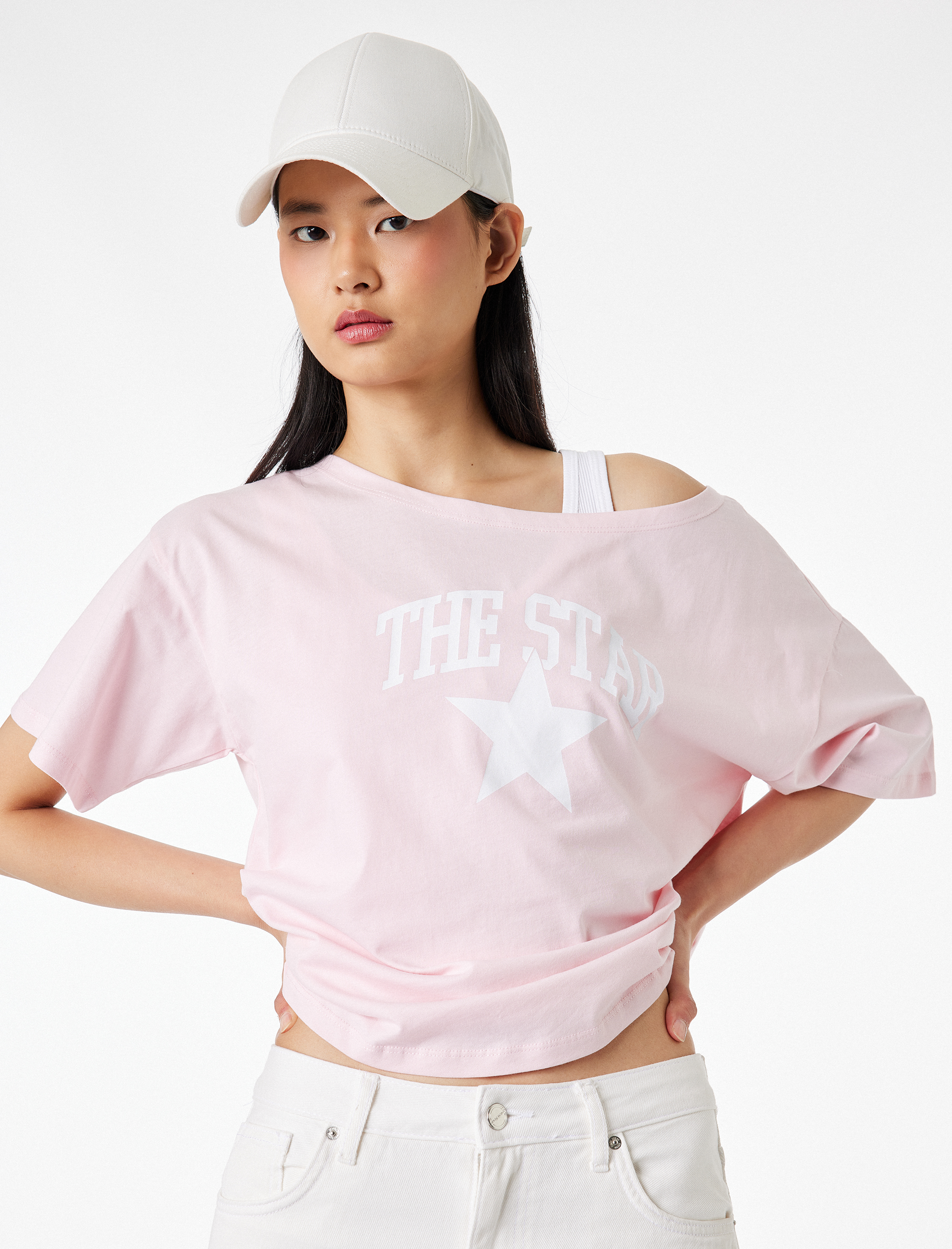   Rahat Kalıp Omzu Açık Kısa Kollu Baskılı Tişört