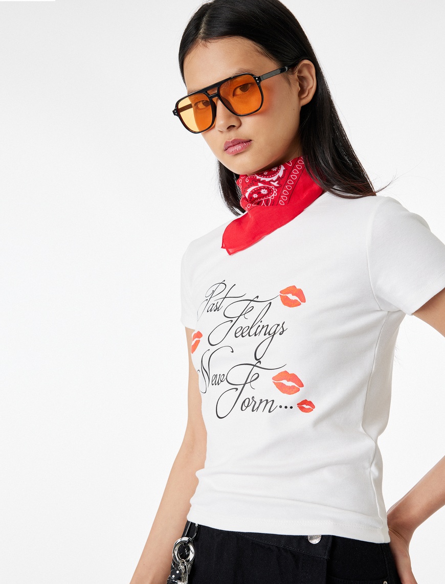 Koton Kadın Slim Fit Kısa Kollu Baskılı Bisiklet Yaka Pamuklu T-Shirt