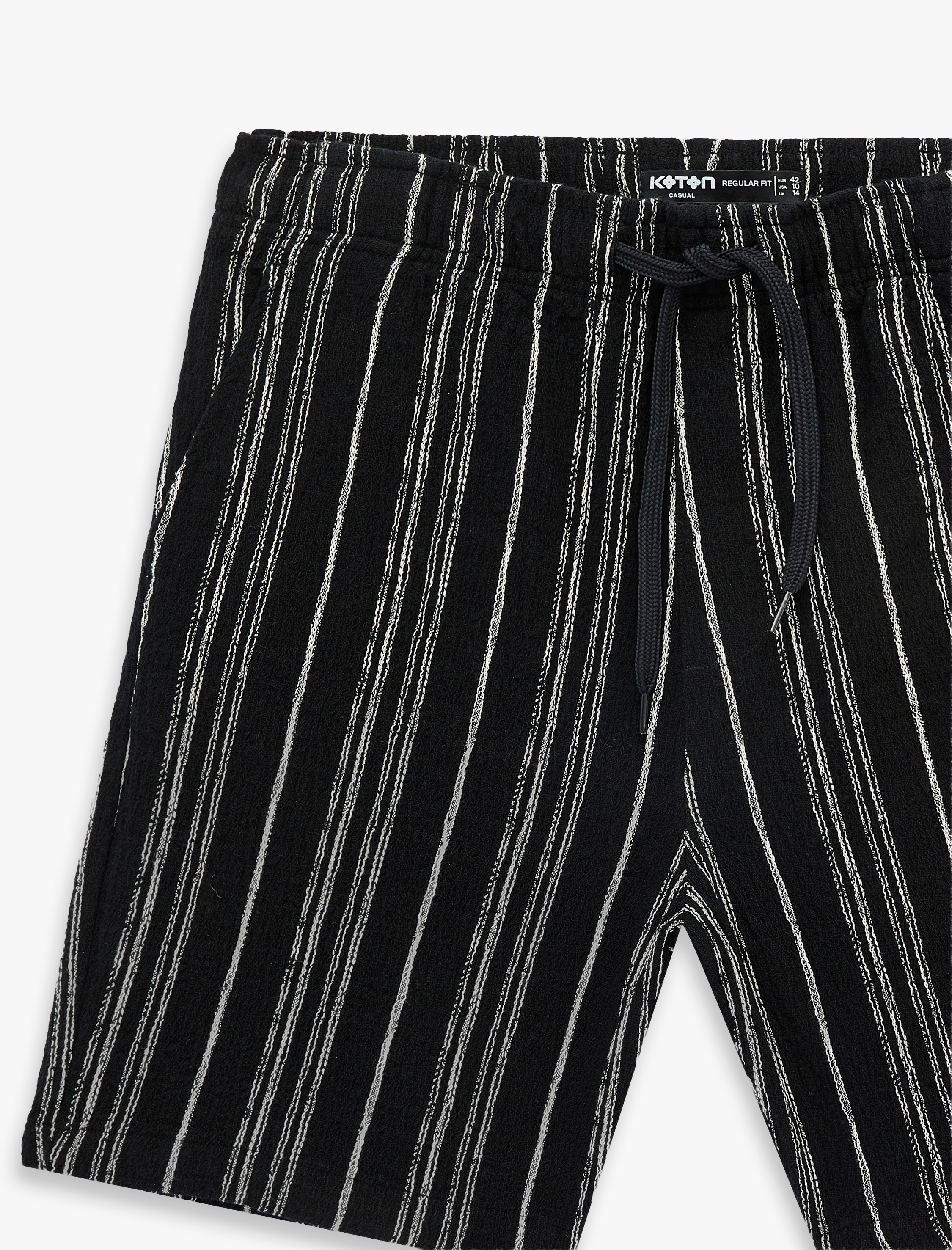   Regular Fit Bürümcük Pamuklu Bermuda Çizgili Beli Bağcıklı Şort