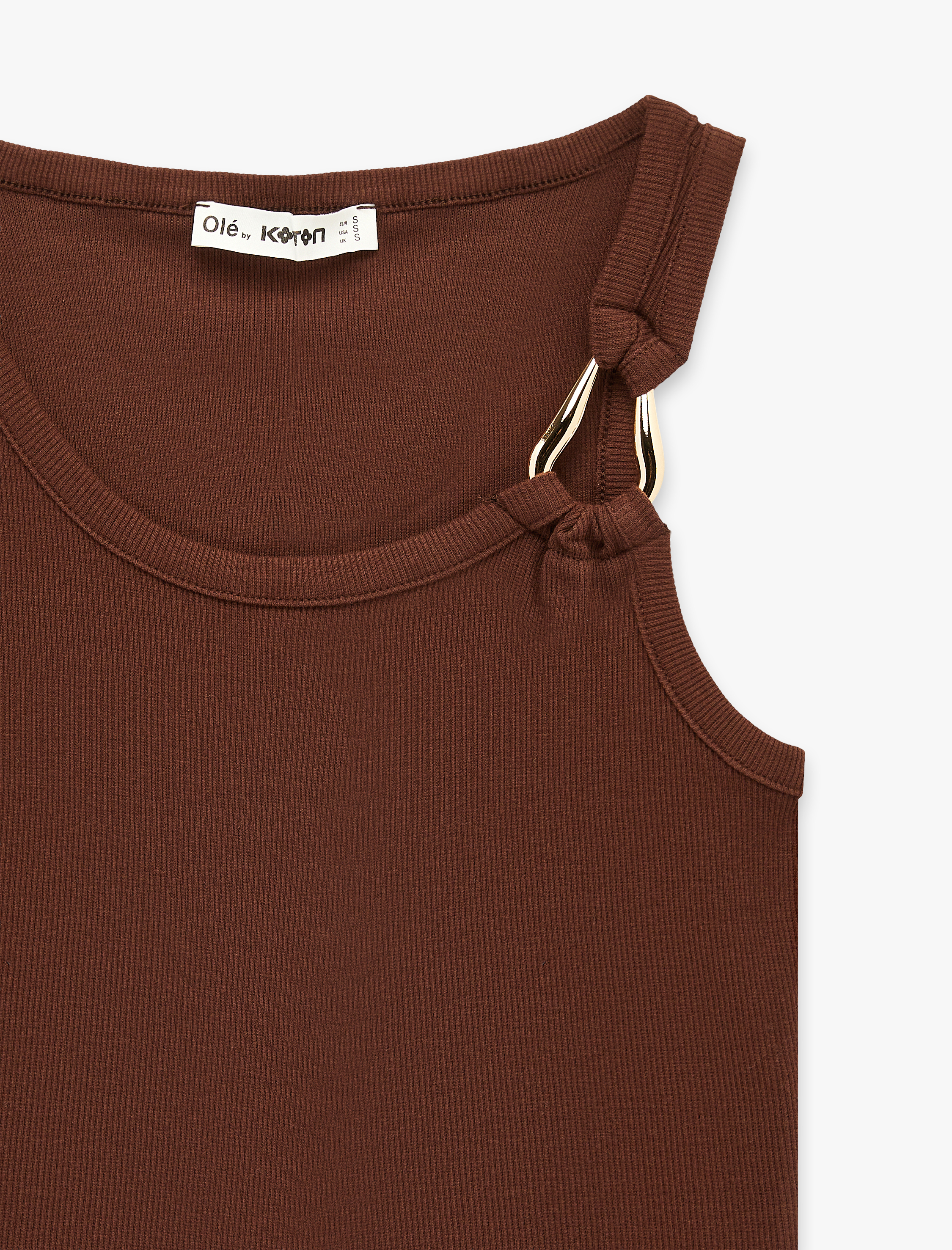   Metal Aksesuarlı Asimetrik Yaka Kolsuz Bluz