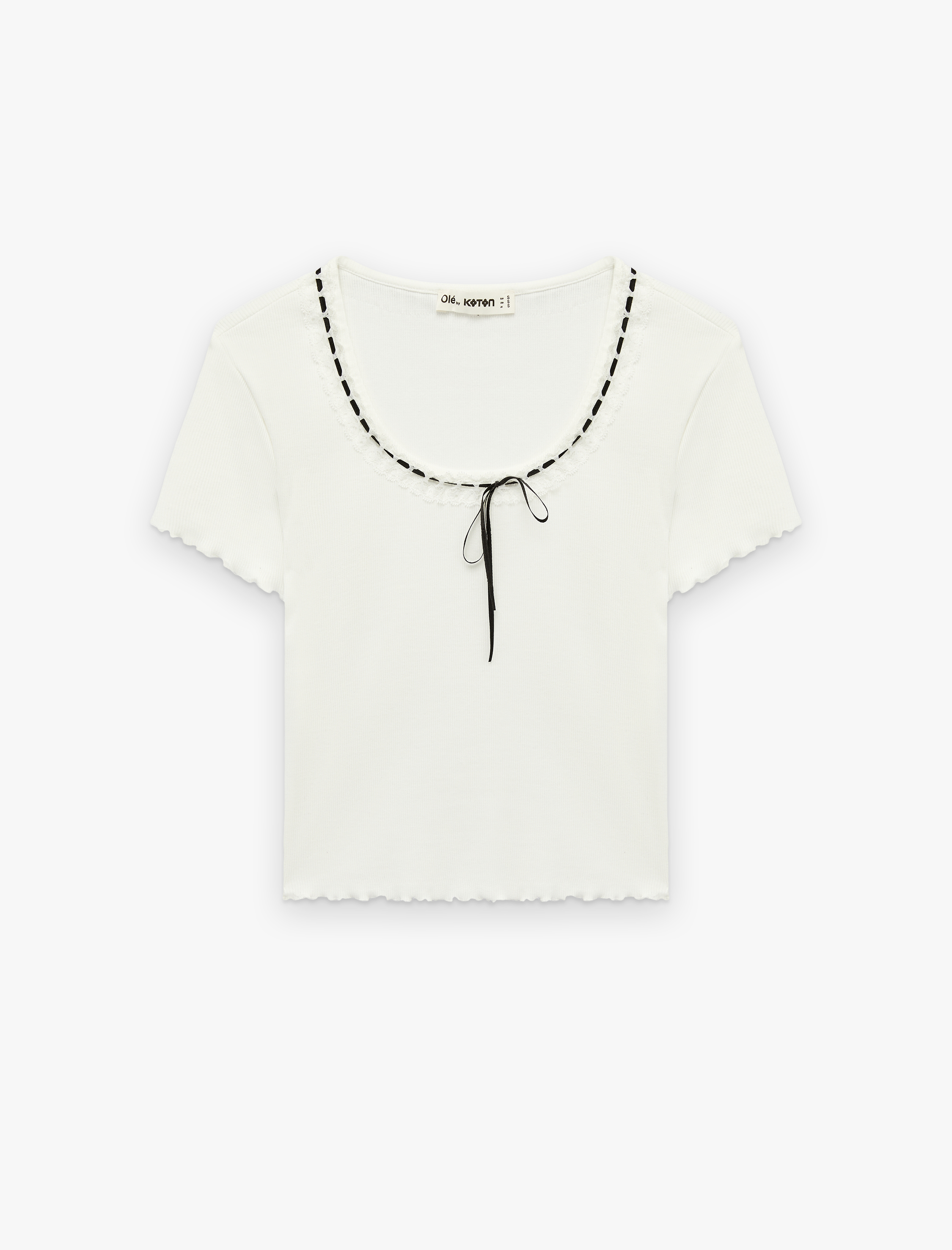   Pamuklu U Yaka Kısa Kollu Slim Fit Fiyonklu Tişört