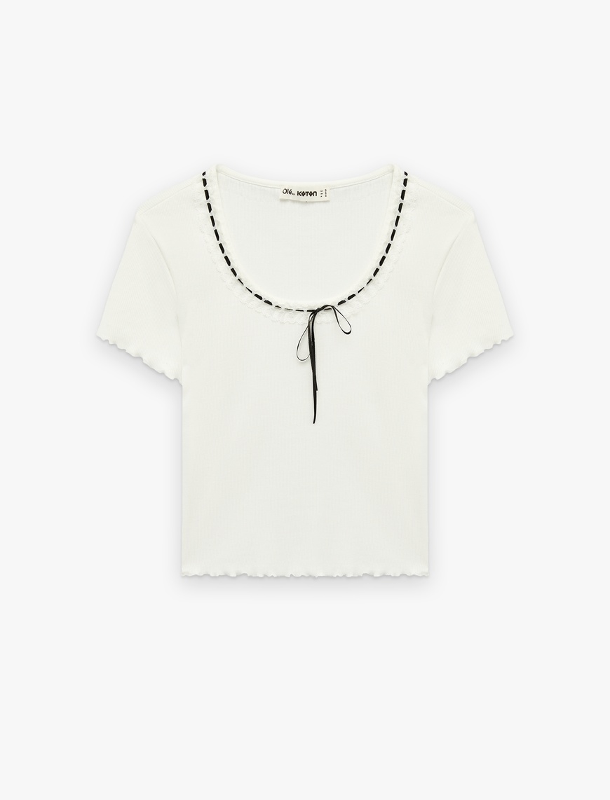 Koton Kadın Pamuklu U Yaka Kısa Kollu Slim Fit Fiyonklu T-Shirt