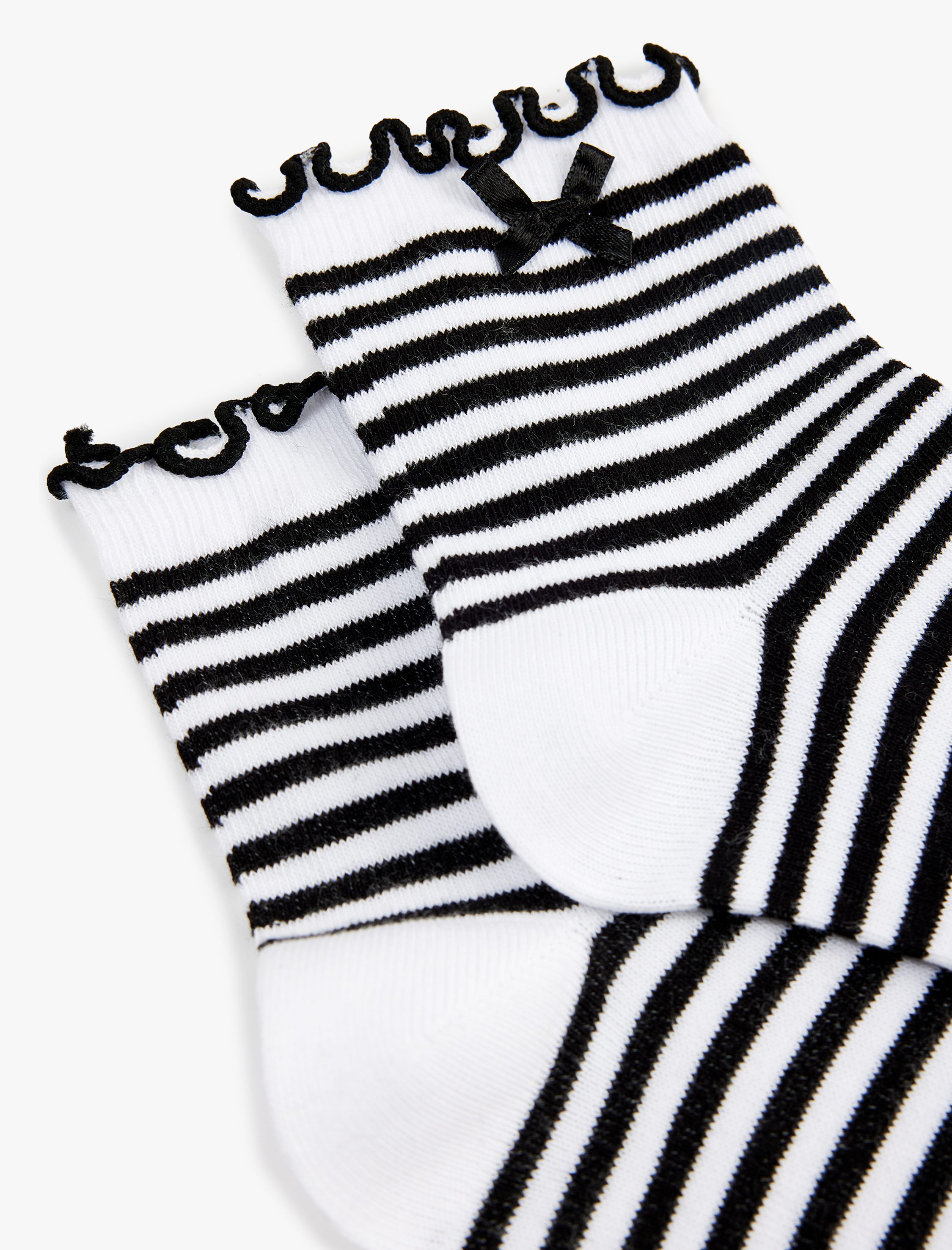  Kadın Çizgili Fırfırlı Fiyonklu Soket Çorap
