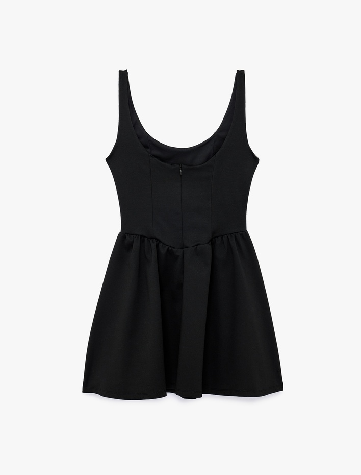  Kolsuz U Yaka Rahat Kalıp Mini Kloş Elbise