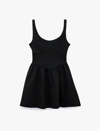 Kolsuz U Yaka Rahat Kalıp Mini Kloş Elbise