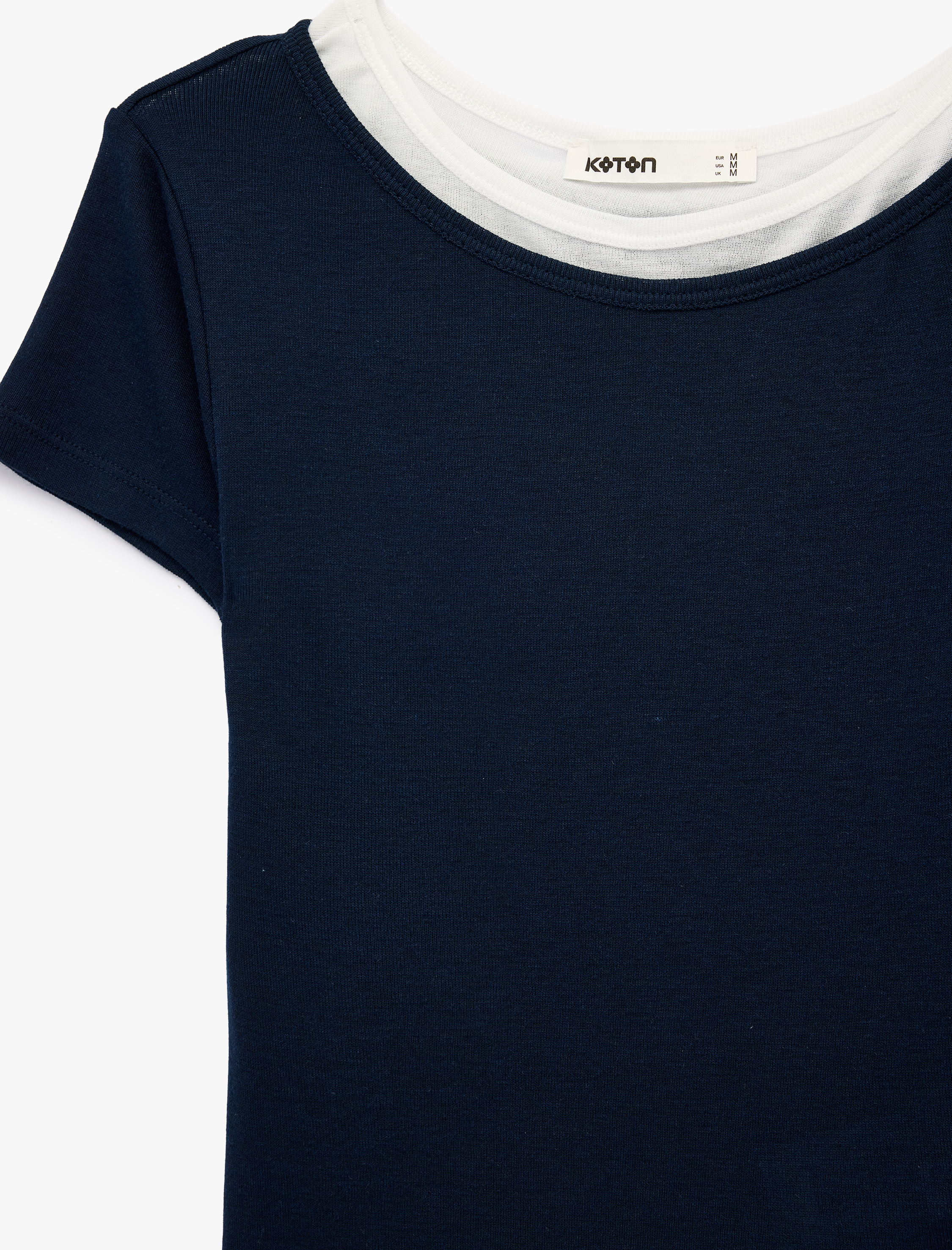   Slim Fit Kontrast Detaylı Kısa Kollu Kayık Yaka Tişört