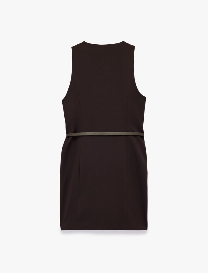  Kolsuz V Yaka Kemer Detaylı Mini Elbise