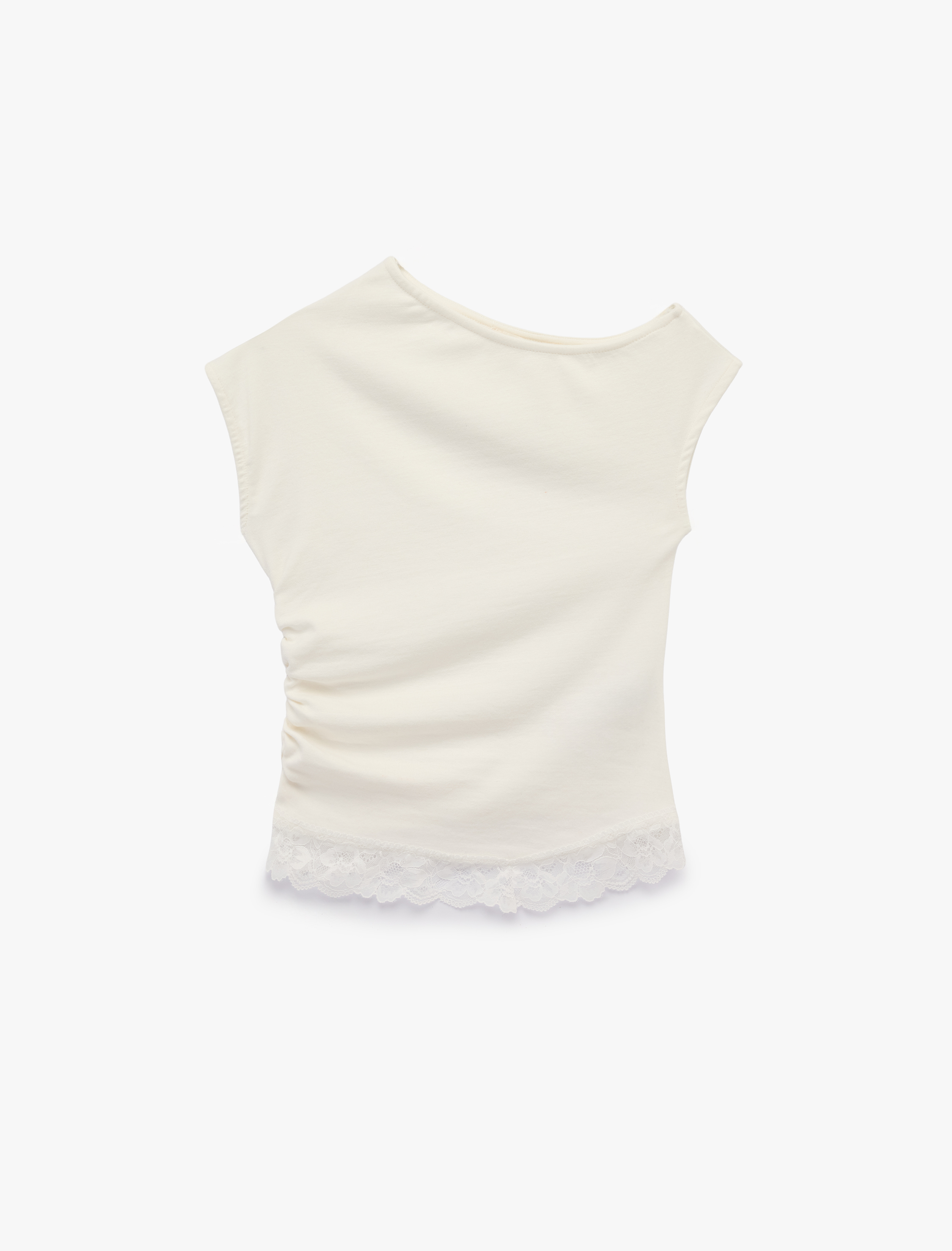   Dantel Detaylı Kısa Kollu Asimetrik Yaka Drapeli Omzu Açık Tişört