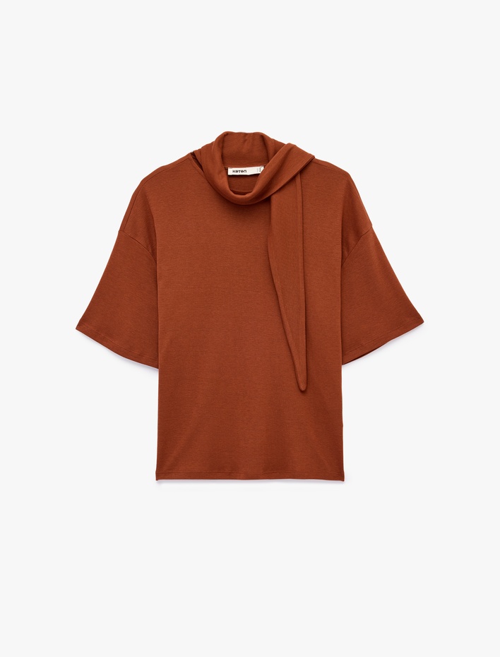  Modal Kumaş Kısa Kollu Fular Yaka Detaylı Tişört