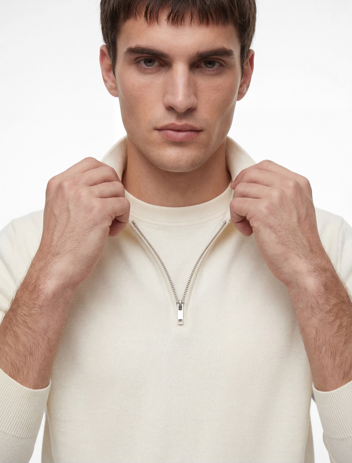  Regular Fit Viskon Yarım Fermuarlı Kısa Kollu Triko Tişört