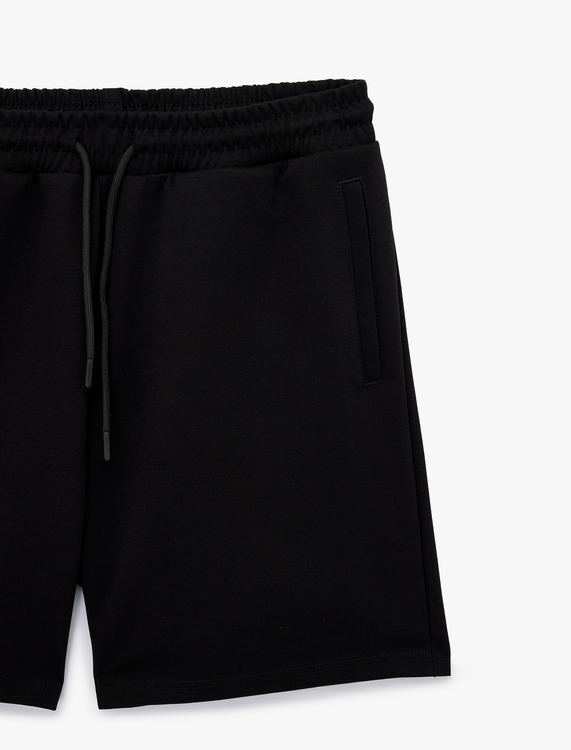   Rahat Kesim Cepli Beli Bağcıklı Spor Şort