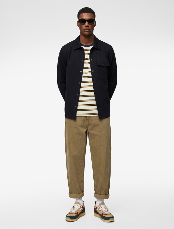  Regular Fit Viskon Karışımlı Kapaklı Cepli Klasik Yaka Uzun Kollu Gömlek