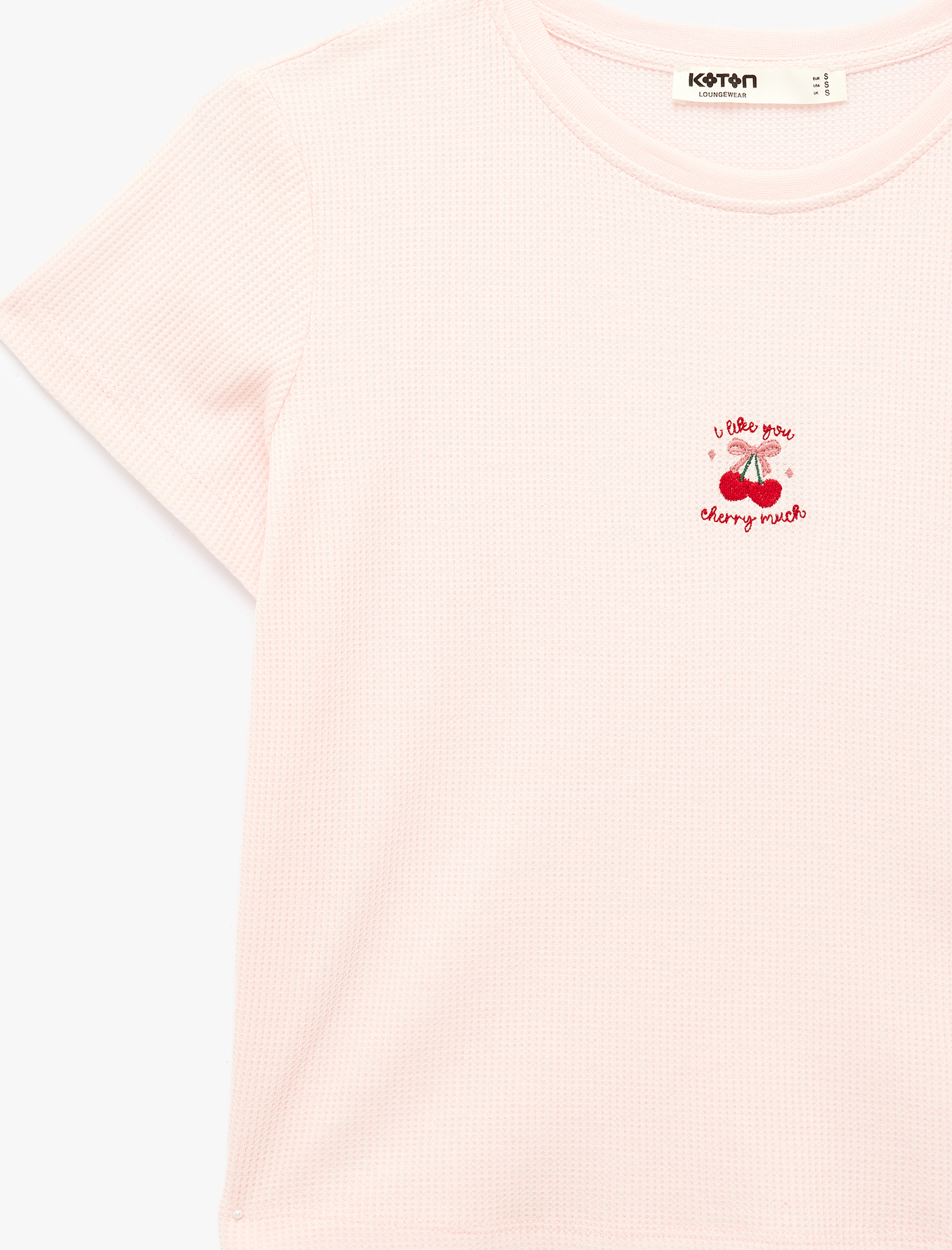   Kısa Kollu Bisiklet Yaka Dokulu Kiraz İşlemeli Pijama Üstü