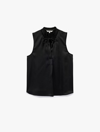 Bağlama Detaylı Fırfırlı Dik Yaka Kolsuz Saten Bluz