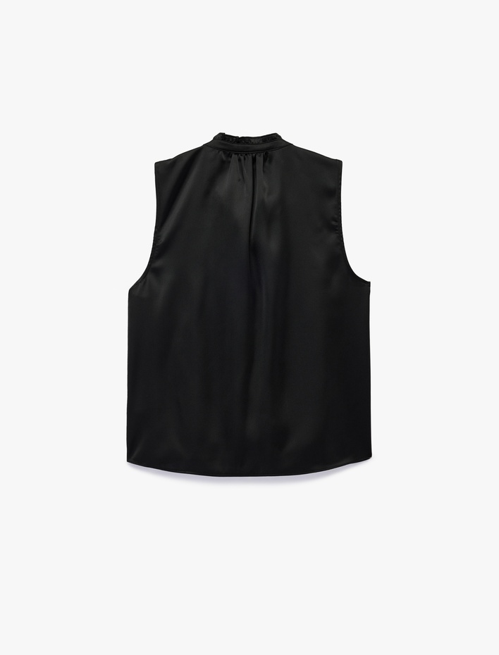  Bağlama Detaylı Fırfırlı Dik Yaka Kolsuz Saten Bluz