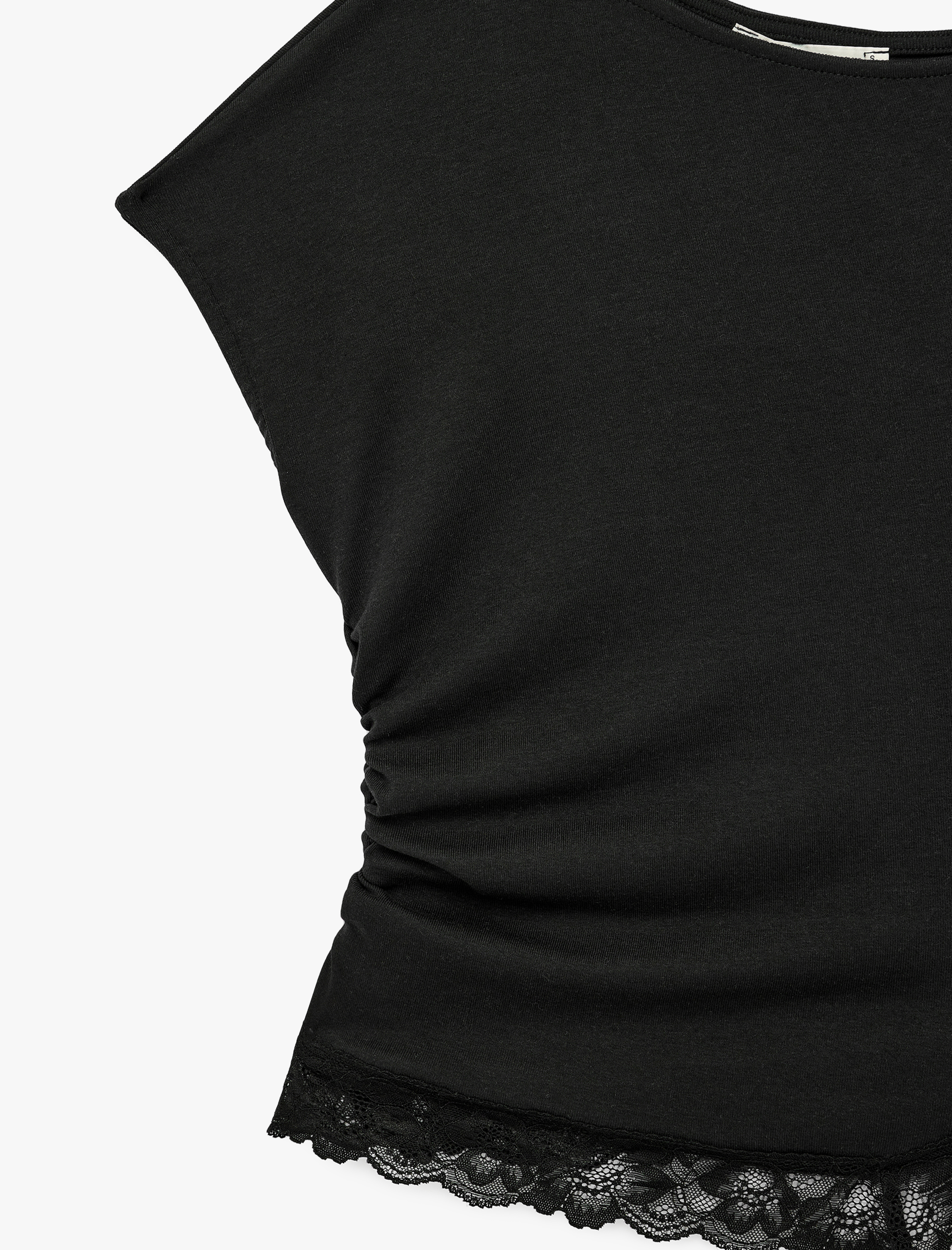   Dantel Detaylı Kısa Kollu Asimetrik Yaka Drapeli Omzu Açık Tişört