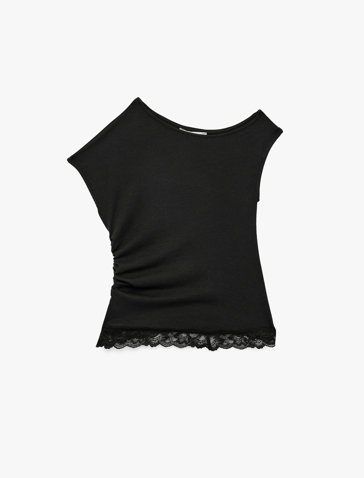  Dantel Detaylı Kısa Kollu Asimetrik Yaka Drapeli Omzu Açık Tişört