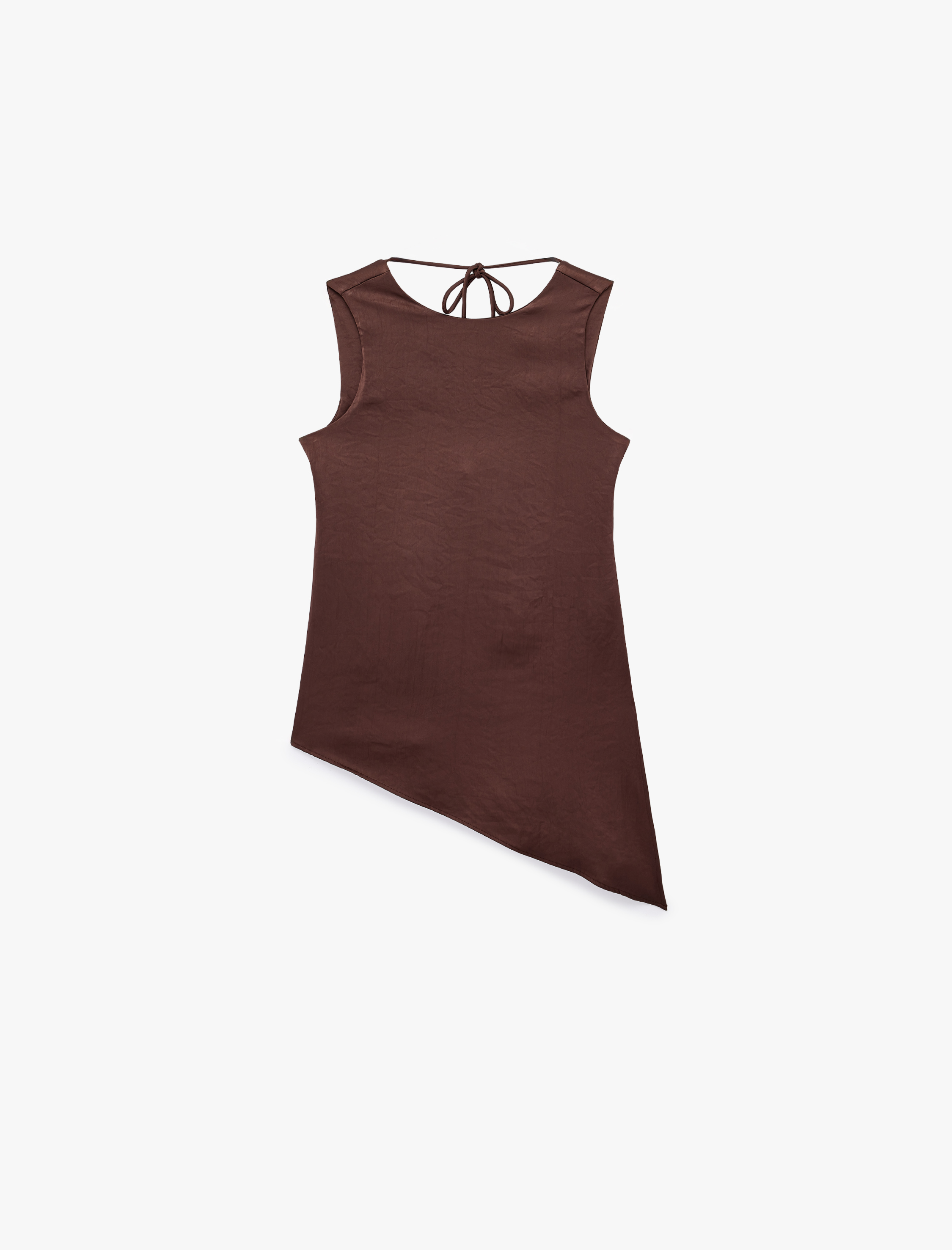   Sırt Dekolteli Bağlama Detaylı Yuvarlak Yaka Asimetrik Kesim Kolsuz Saten Bluz