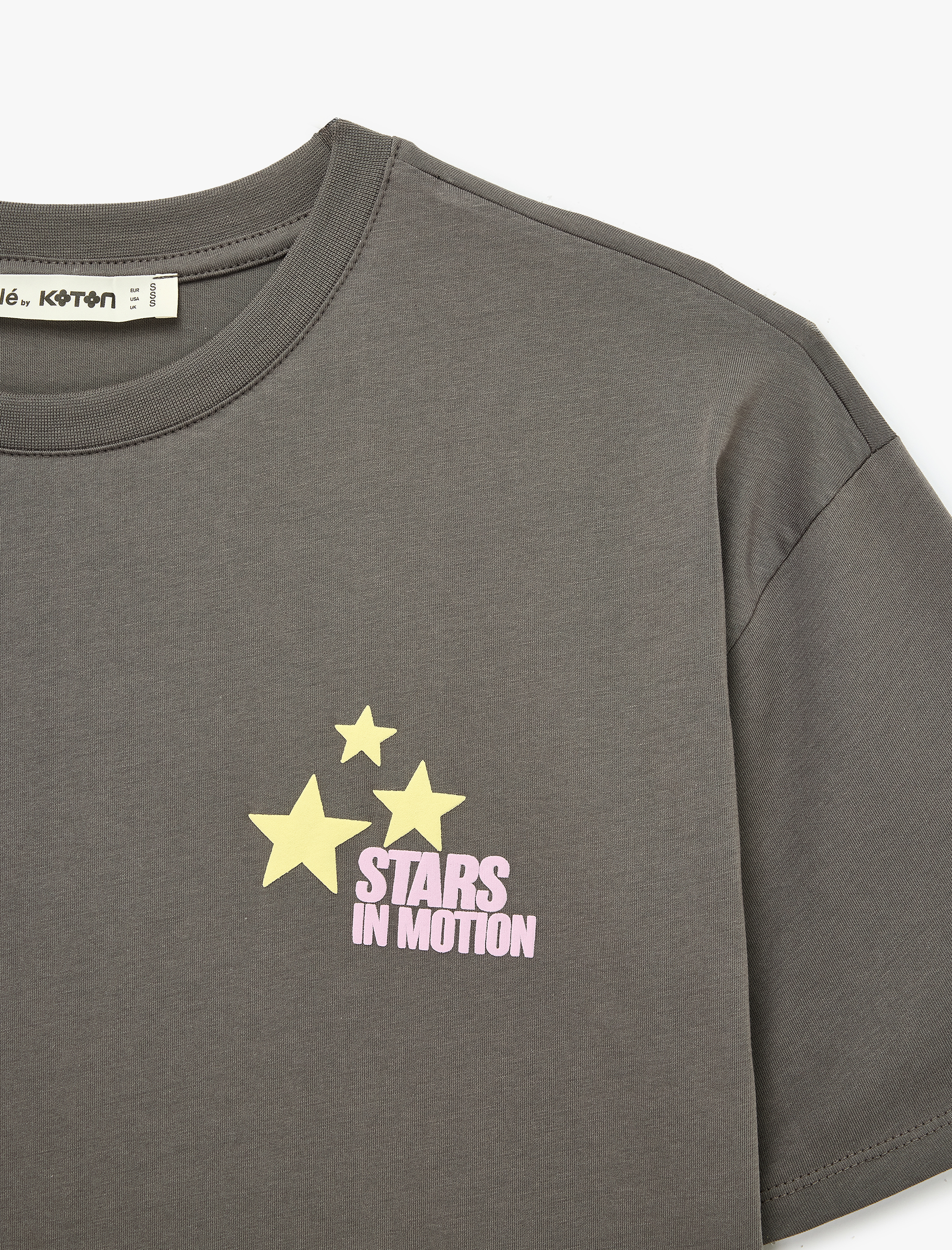   Rahat Kalıp Kısa Kollu Bisiklet Yaka Pamuklu Arkası Baskılı Tişört