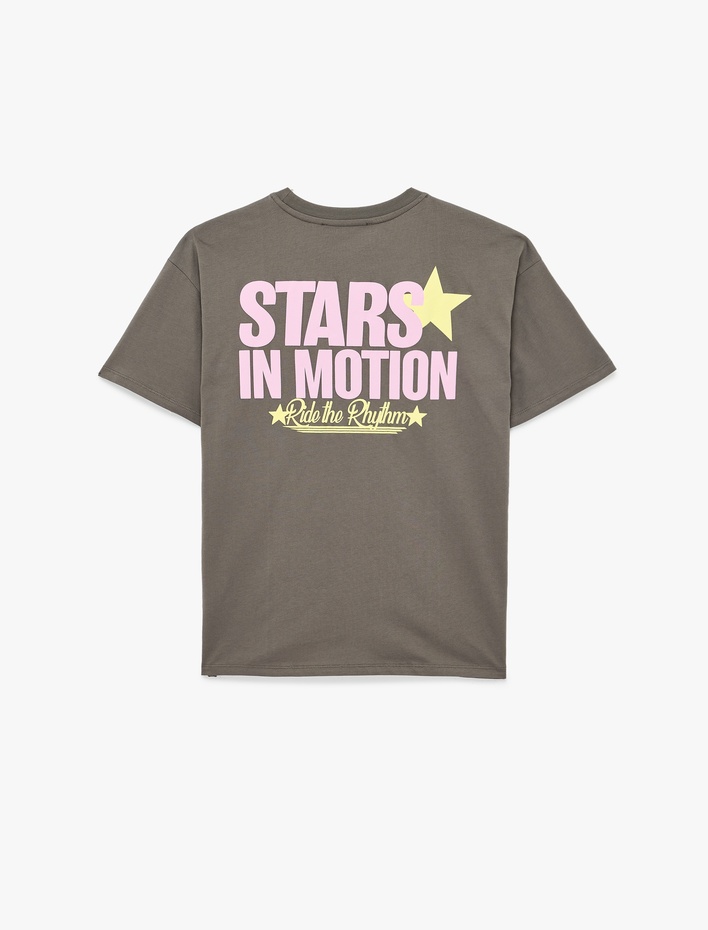  Rahat Kalıp Kısa Kollu Bisiklet Yaka Pamuklu Arkası Baskılı Tişört