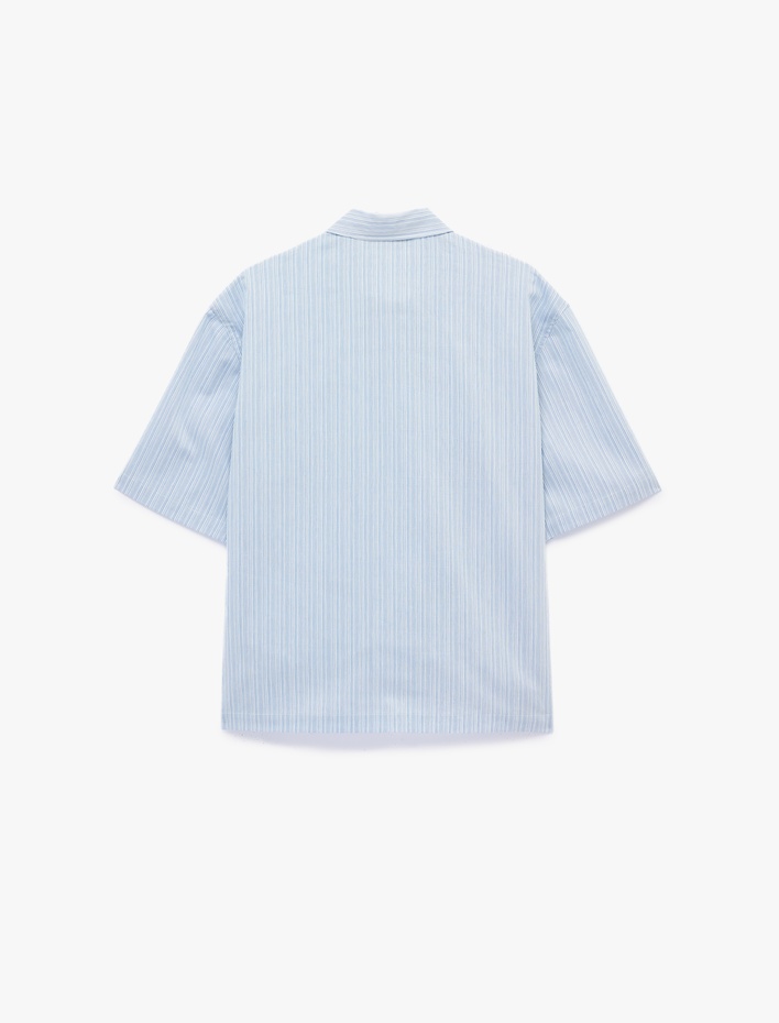  Klasik Yaka Pamuklu Cep Detaylı Poplin Rahat Kalıp Kısa Kollu Gömlek