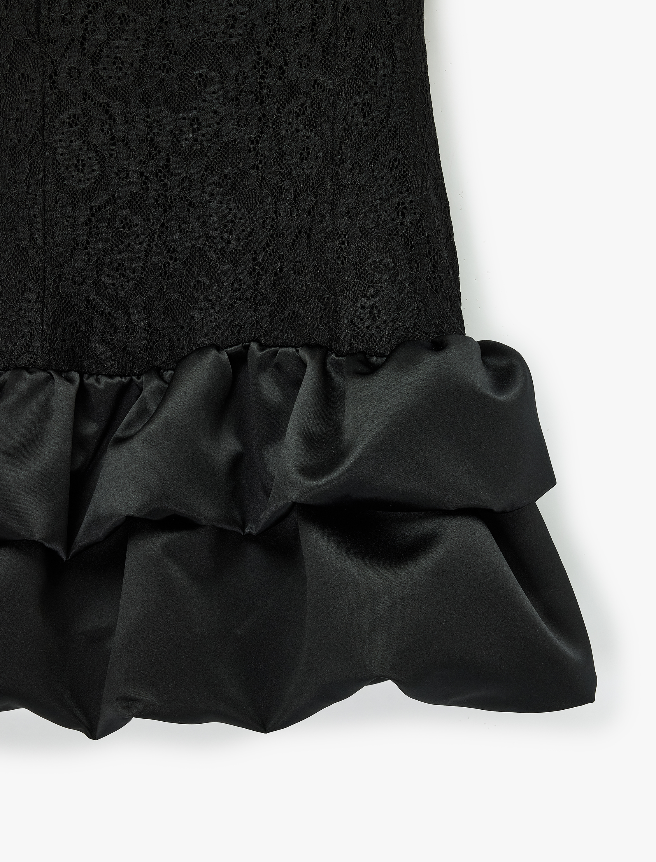   Slim Fit Kolsuz Bisiklet Yaka Dantel Volanlı Mini Elbise