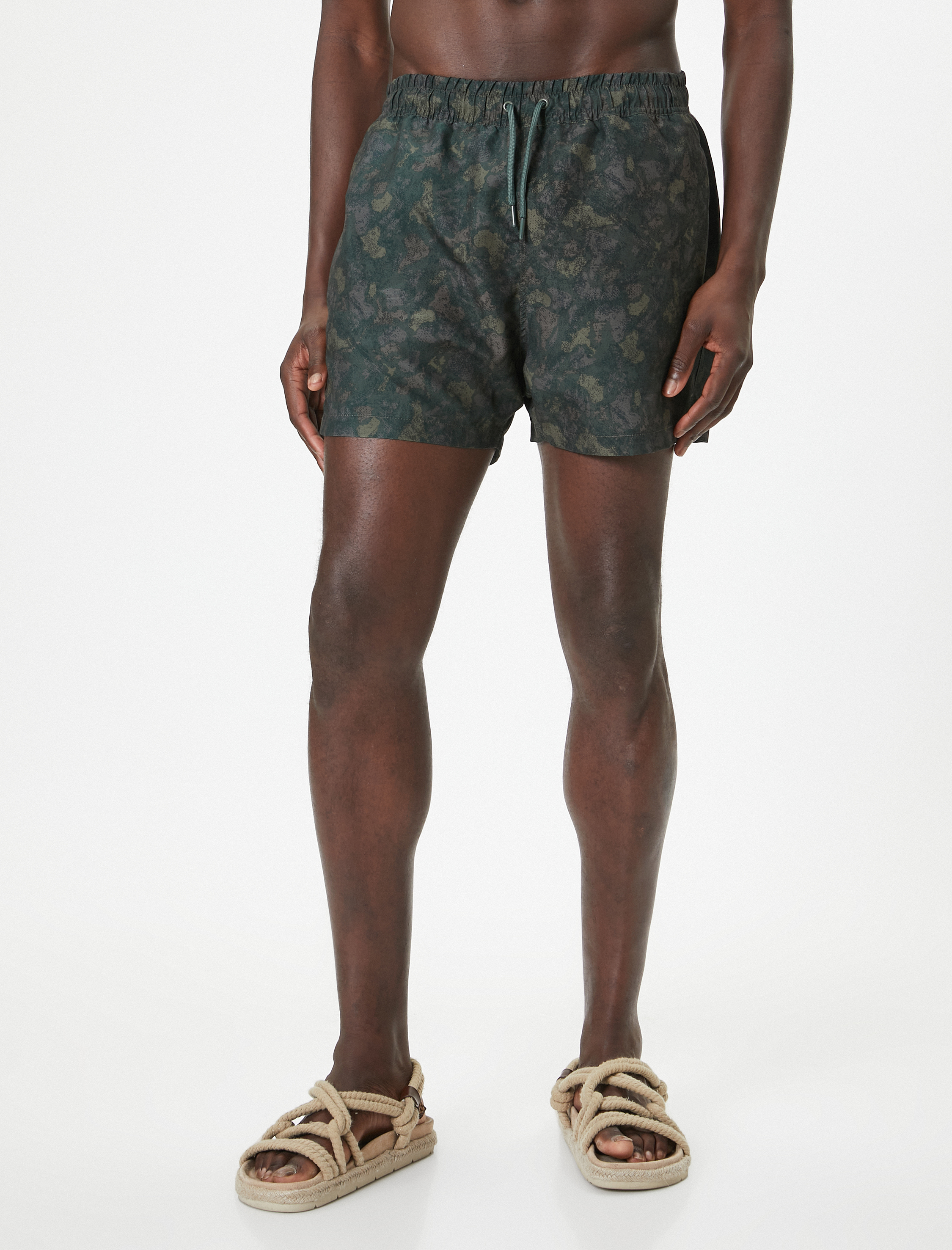   Deniz Şortu Kısa Oversize Soyut Baskılı Beli Bağcıklı