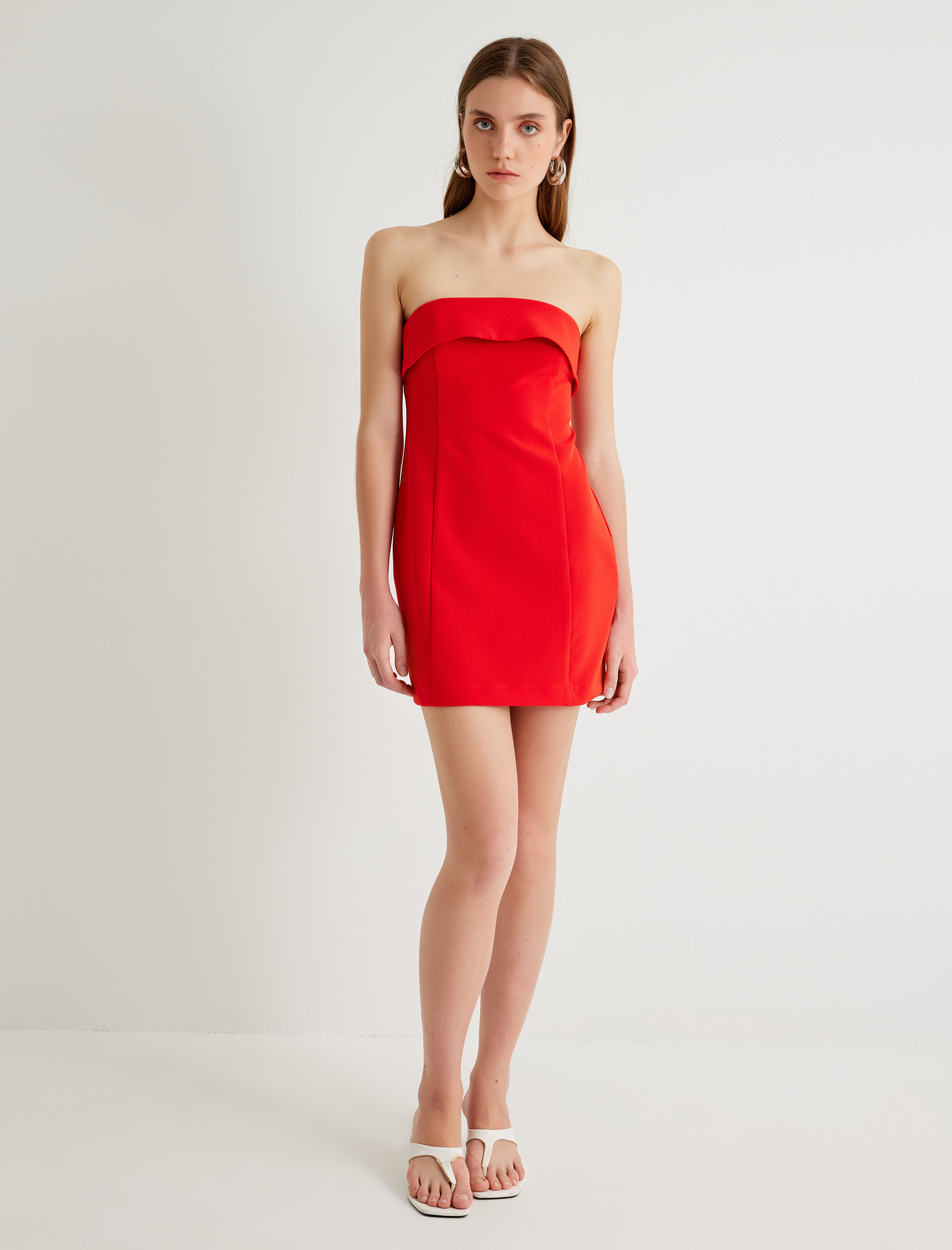   Mini Straplez Elbise Kat Detaylı