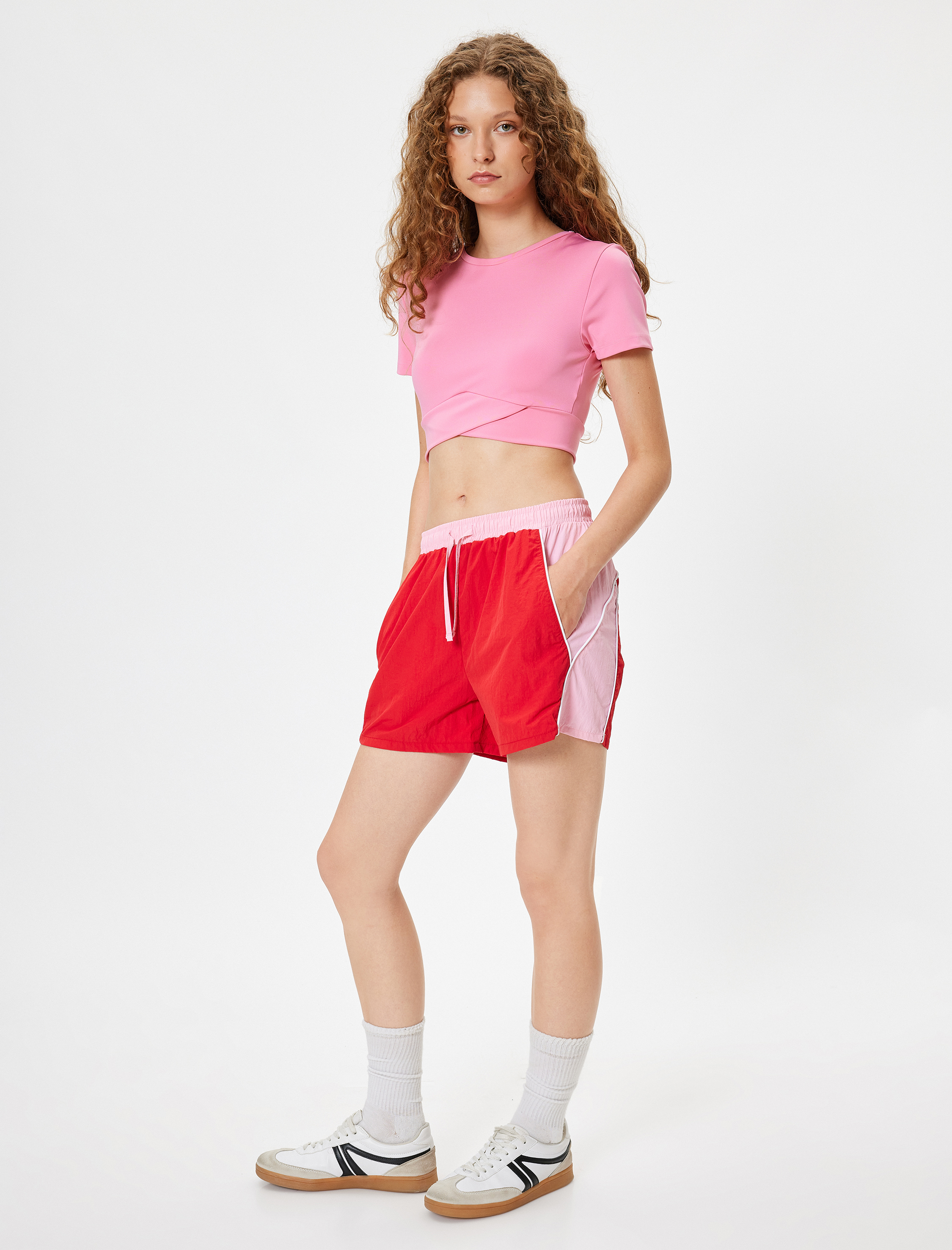   Oversize Spor Şort Yüksek Bel Biyeli Beli Bağcıklı Renk Bloklu Cepli