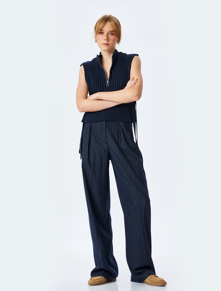  Yanları Bağlamalı Fermuar Detaylı Dik Yaka Kolsuz Süveter