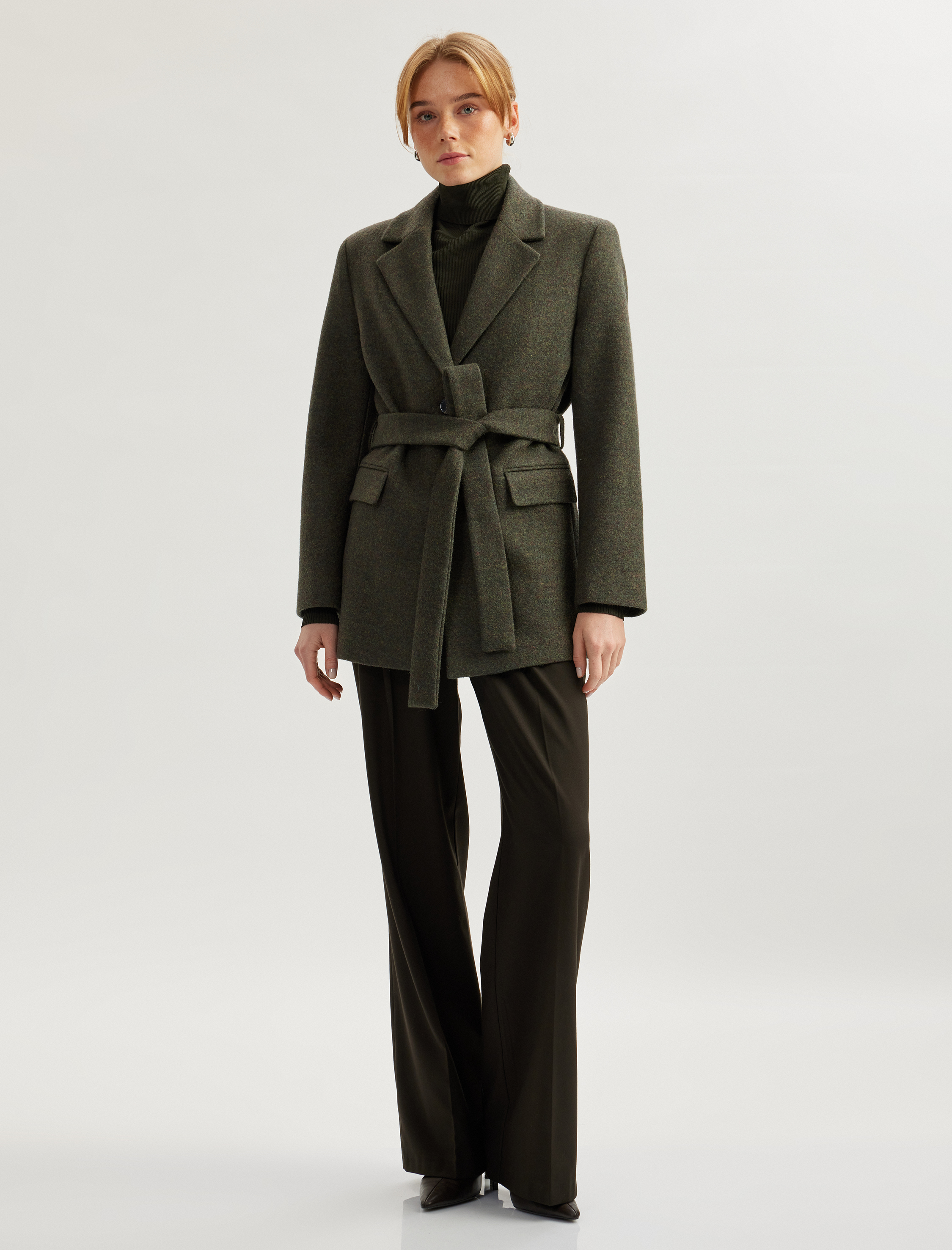   Kemer Detaylı Kruvaze Kısa Kaşe Kaban