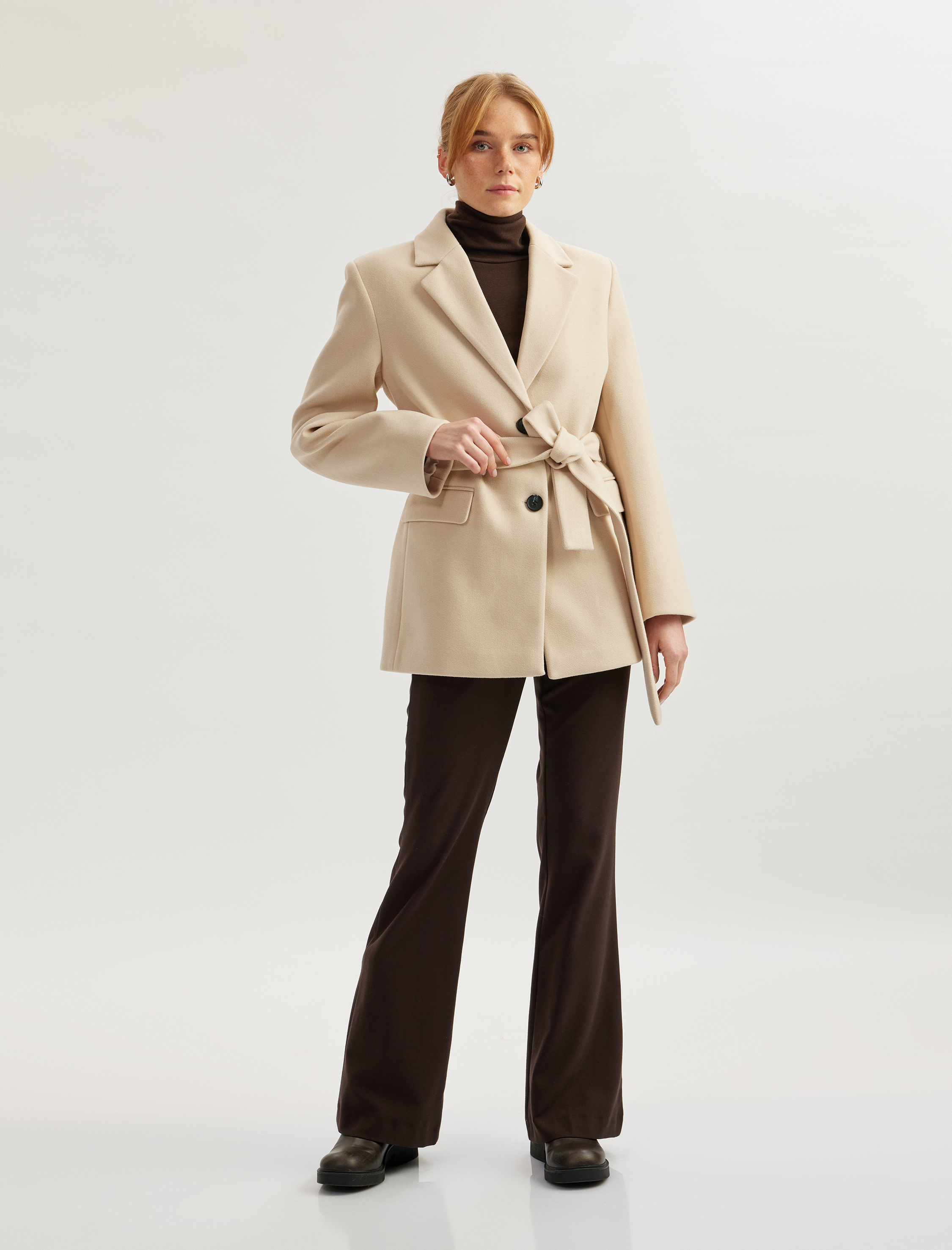   Kemer Detaylı Kruvaze Kısa Kaşe Kaban