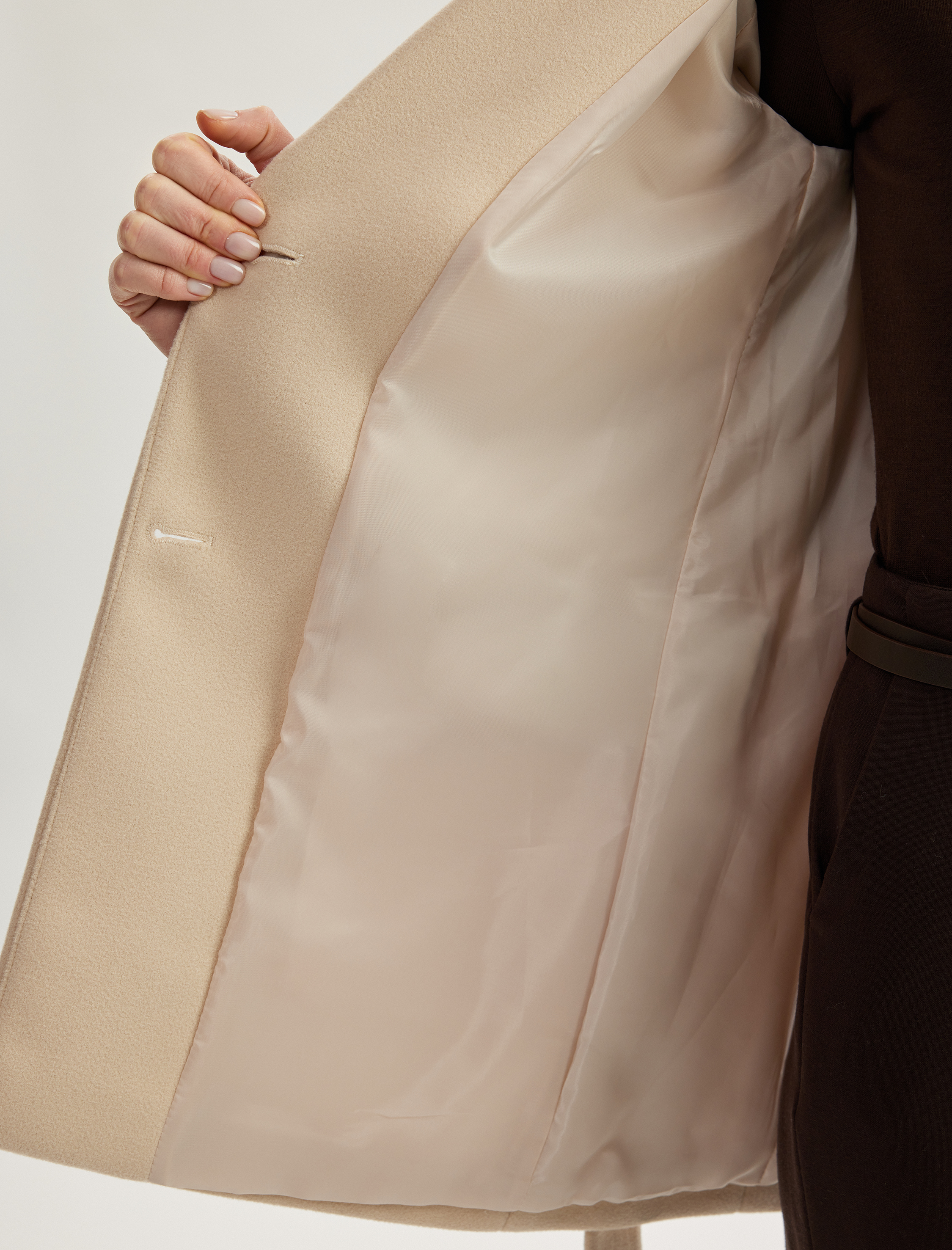   Kemer Detaylı Kruvaze Kısa Kaşe Kaban