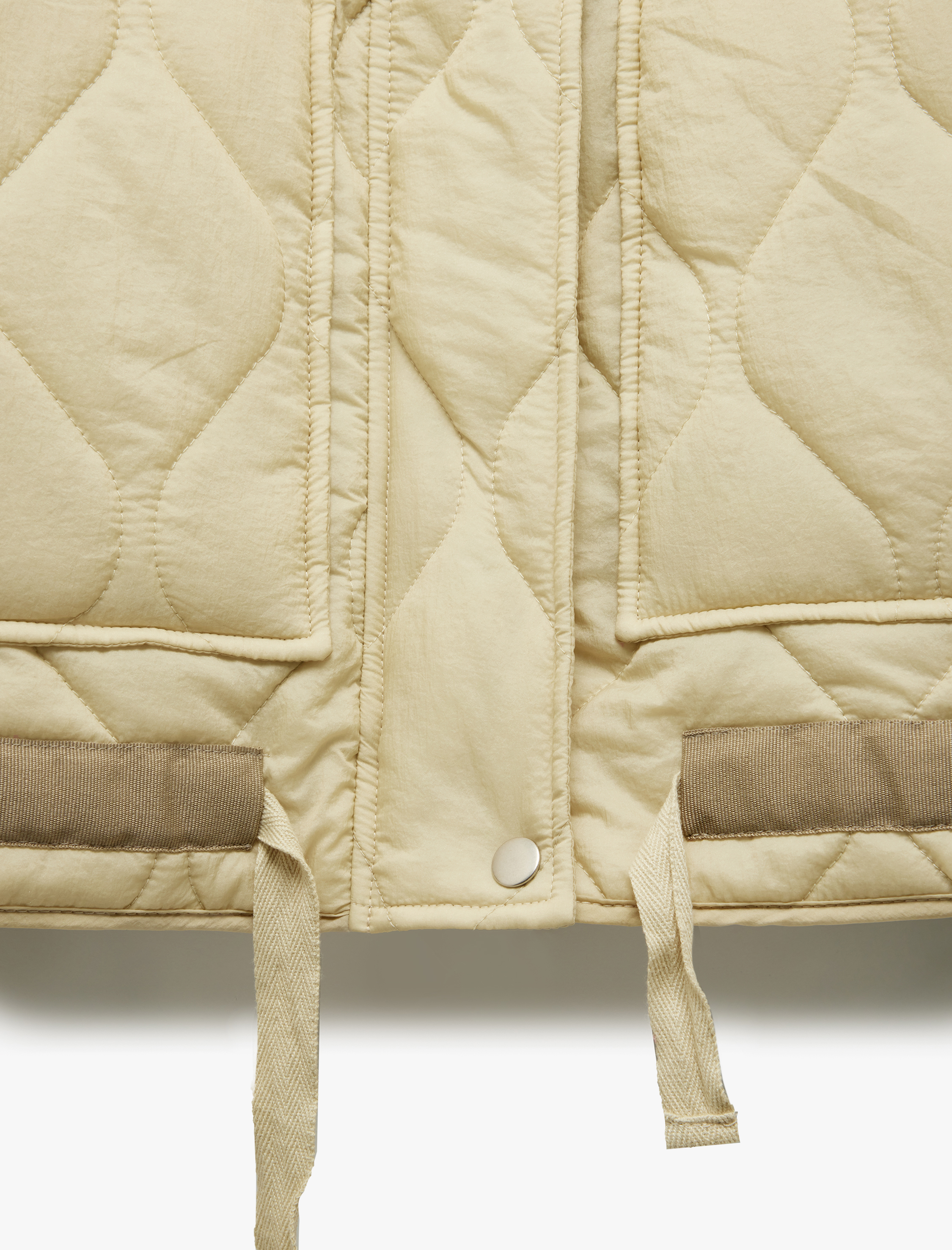   Kemer Detaylı Dik Yaka Uzun Kollu Fermuarlı Cepli Oversize Kapitone Mont