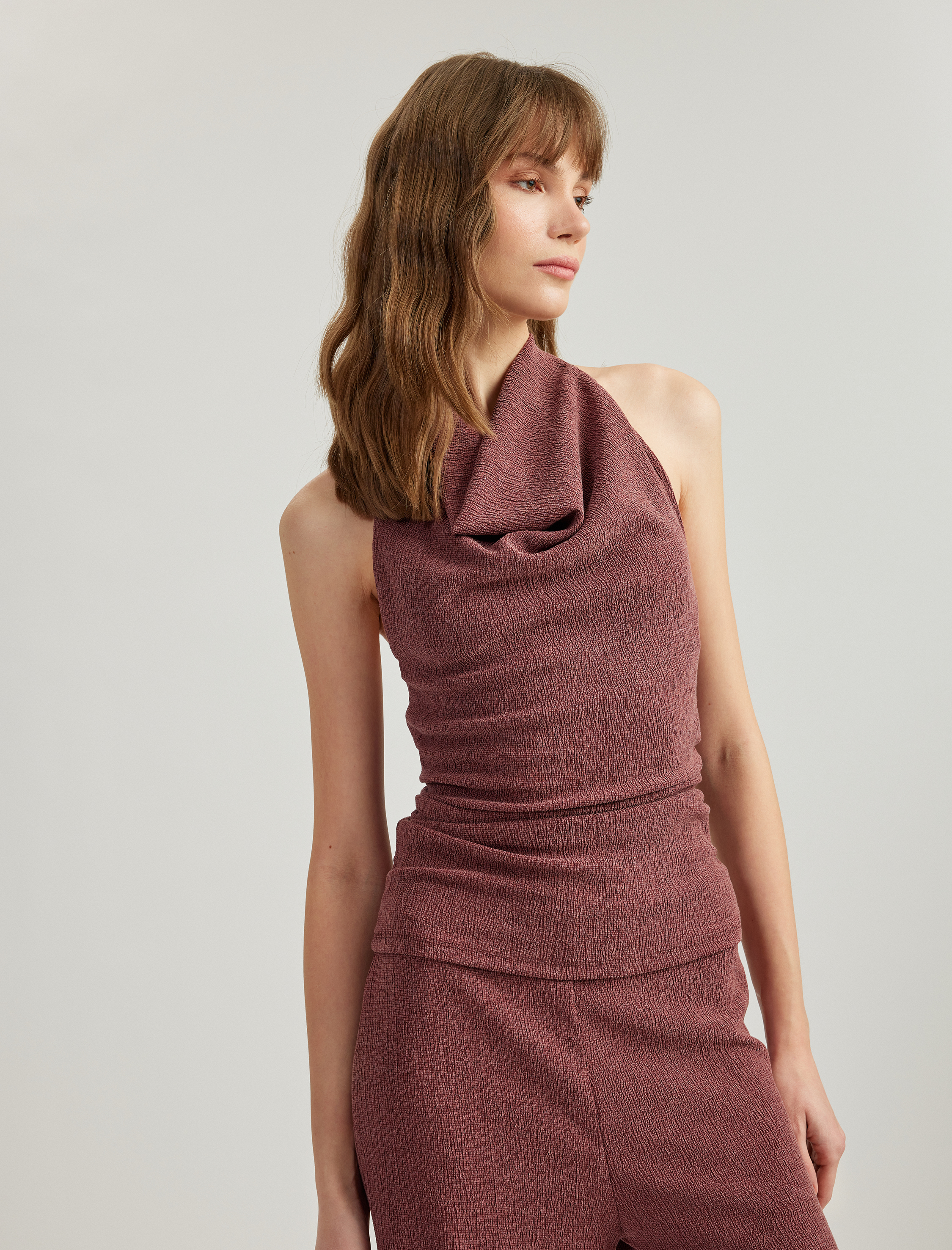   Kolsuz Dokulu Halter Yaka Bluz