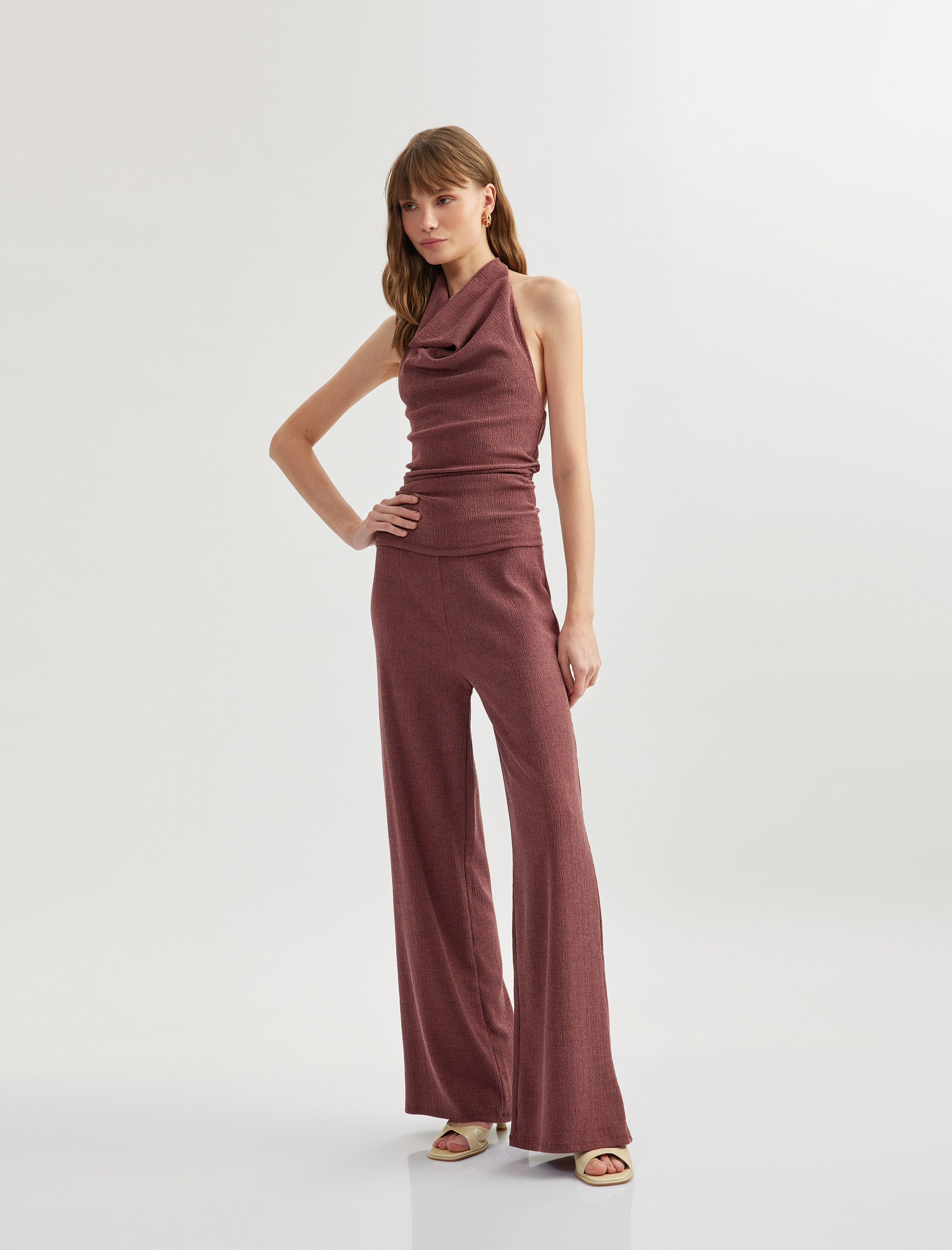   Kolsuz Dokulu Halter Yaka Bluz