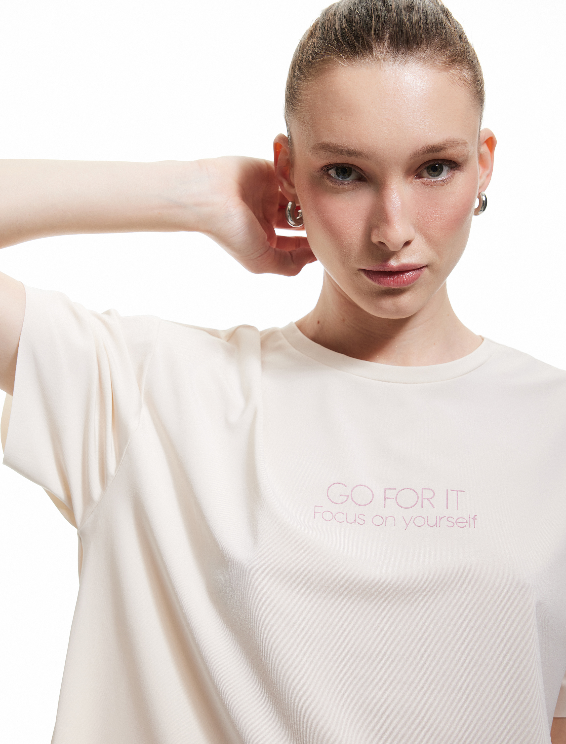   Yırtmaç Detaylı Bisiklet Yaka Baskılı Kısa Kollu Spor Tişört