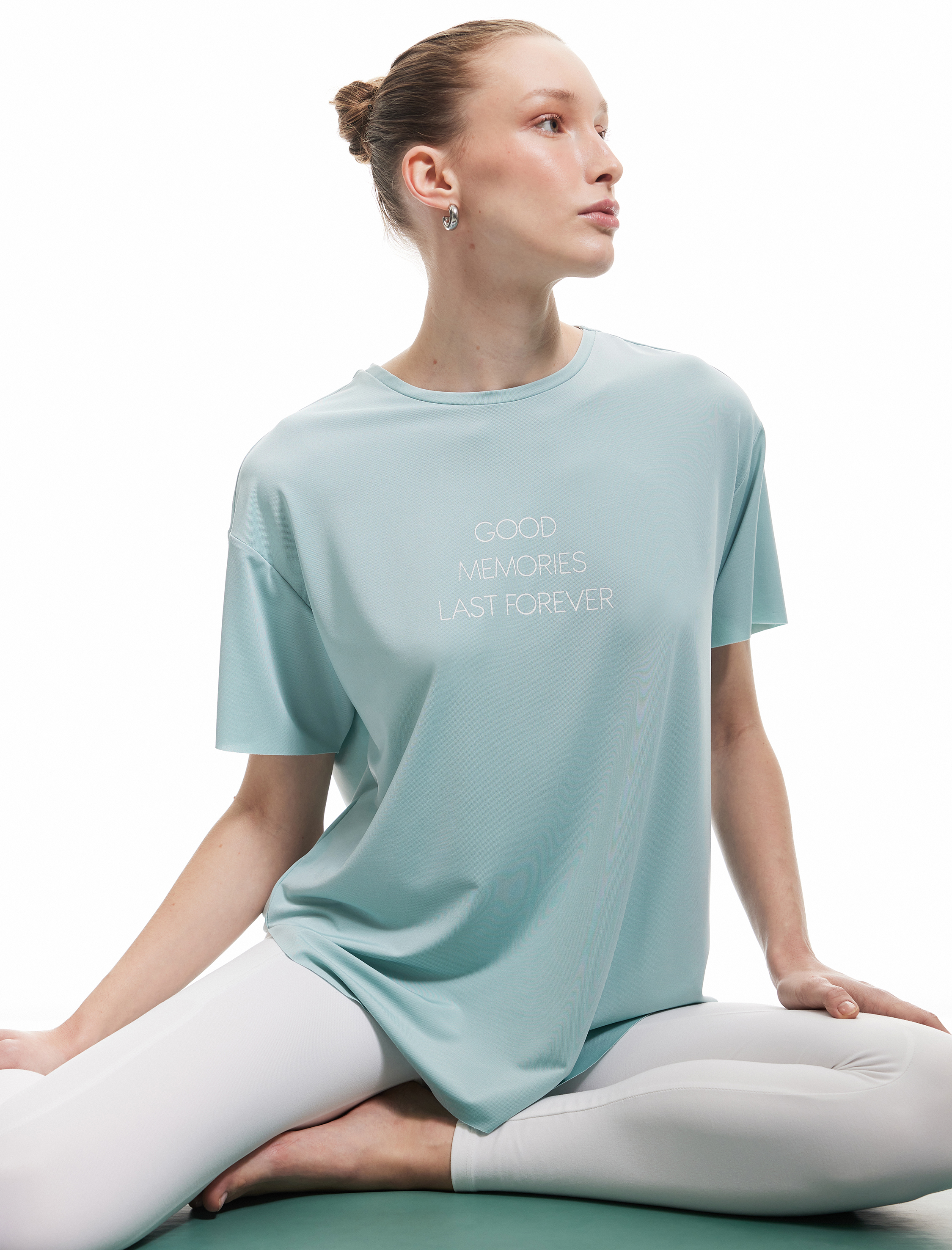   Yırtmaç Detaylı Bisiklet Yaka Baskılı Oversize Spor Tişört