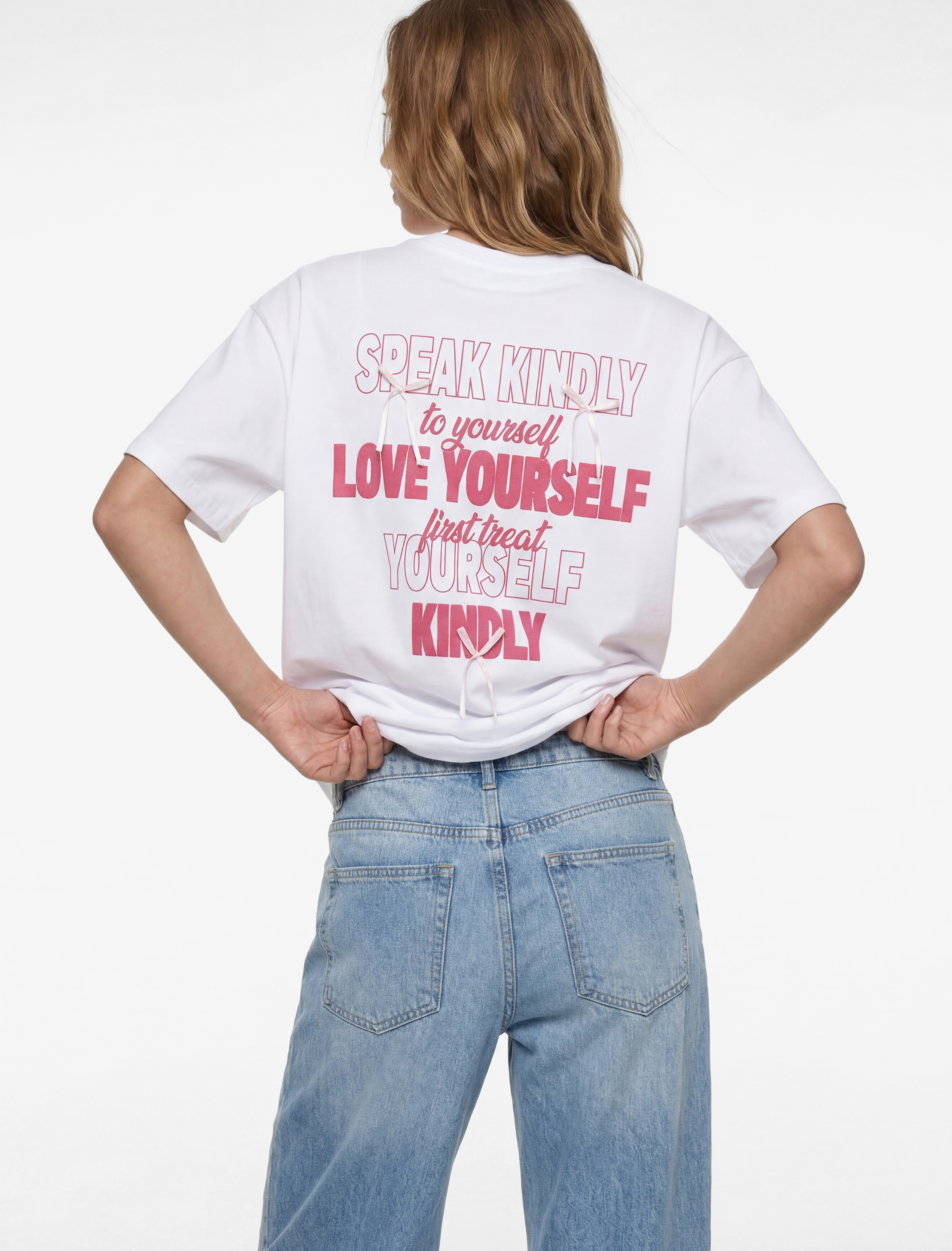   Kısa Kollu Bisiklet Yaka Fiyonklu Arkası Baskılı Oversize Tişört