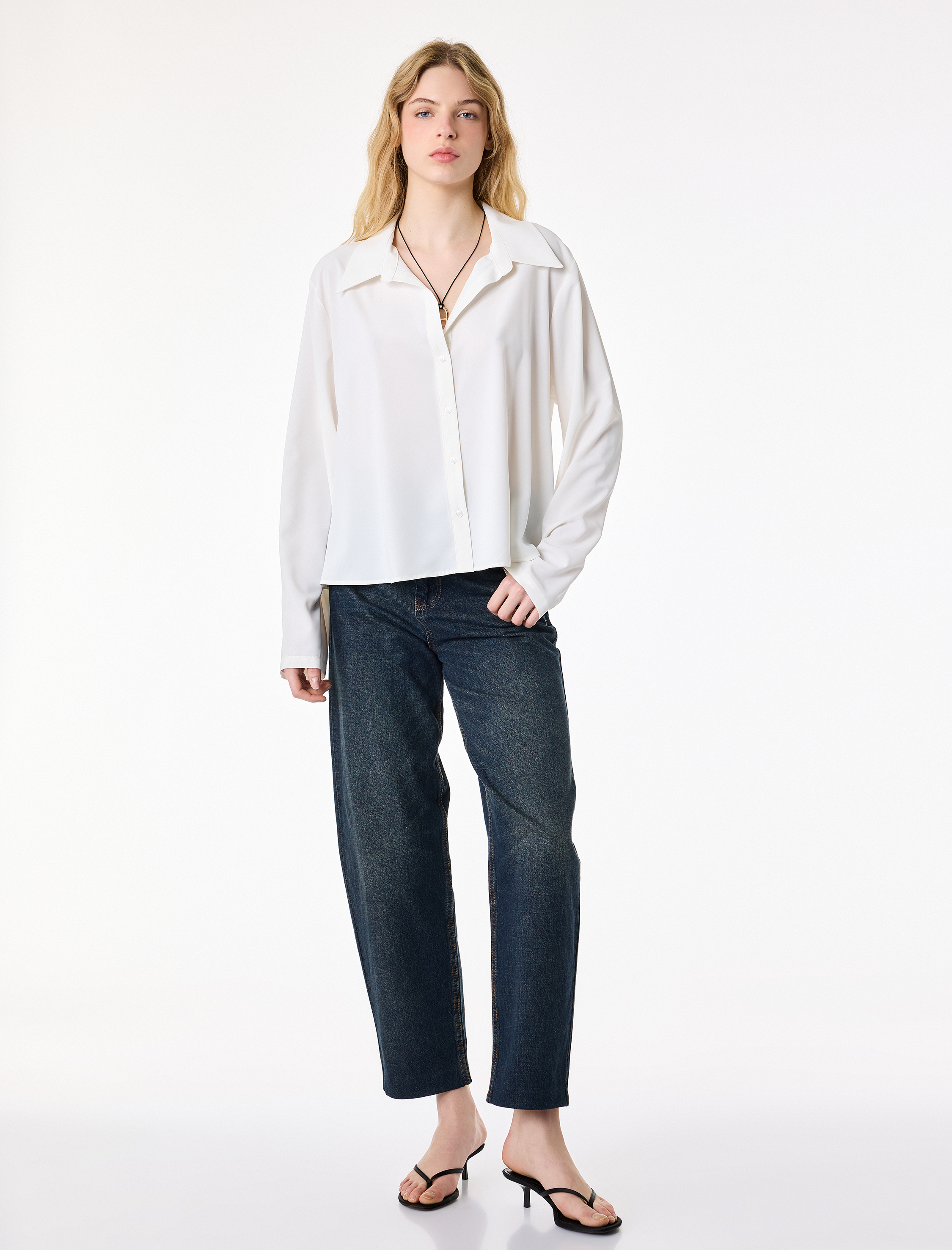   Regular Fit Düğmeli Uzun Kollu Kaçık Yaka Saten Gömlek