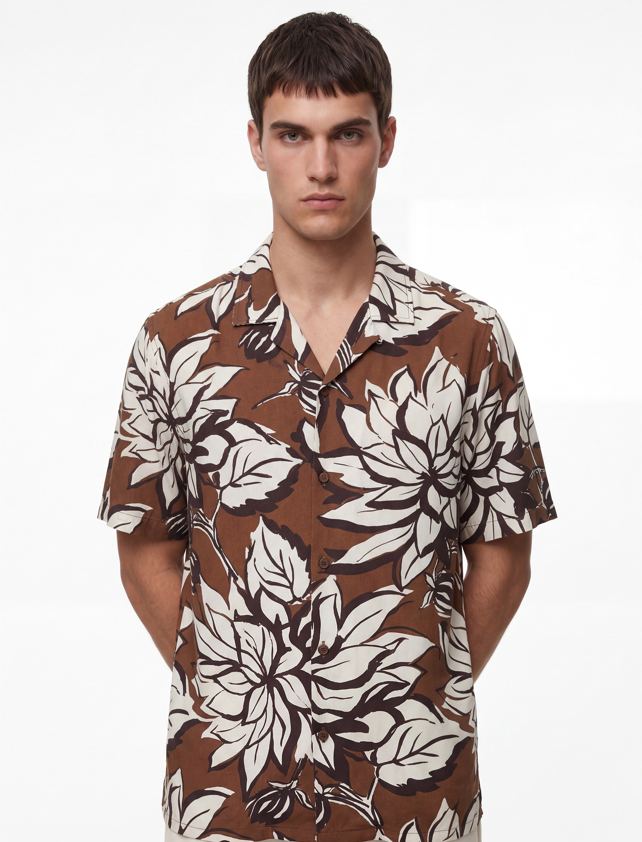   Regular Fit Devrik Yaka Kısa Kollu Viskon Çiçekli Gömlek