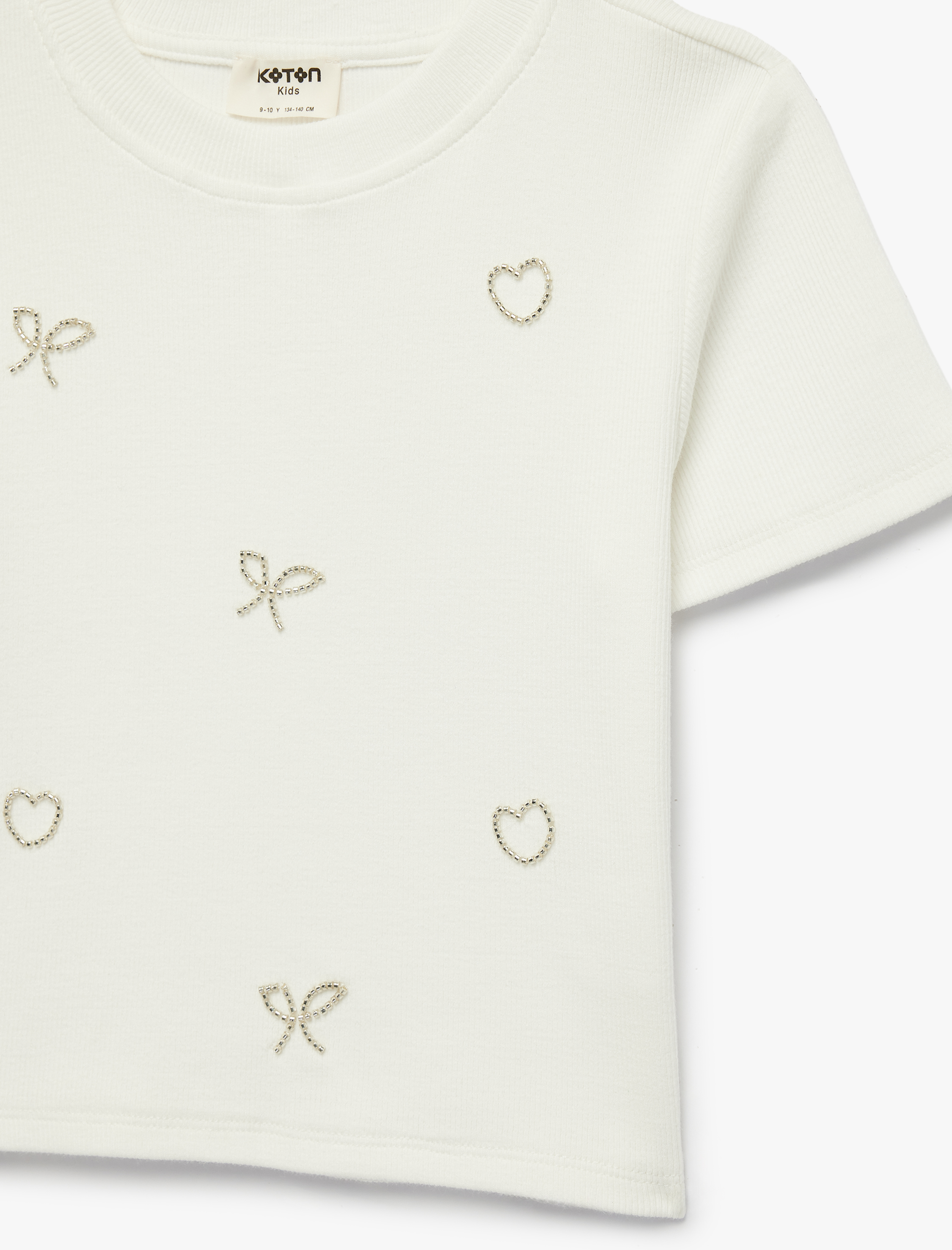  Kız Çocuk Pamuklu Kısa Kollu Bisiklet Yaka Kalp ve Fiyonk Aksesuar Detaylı Tişört