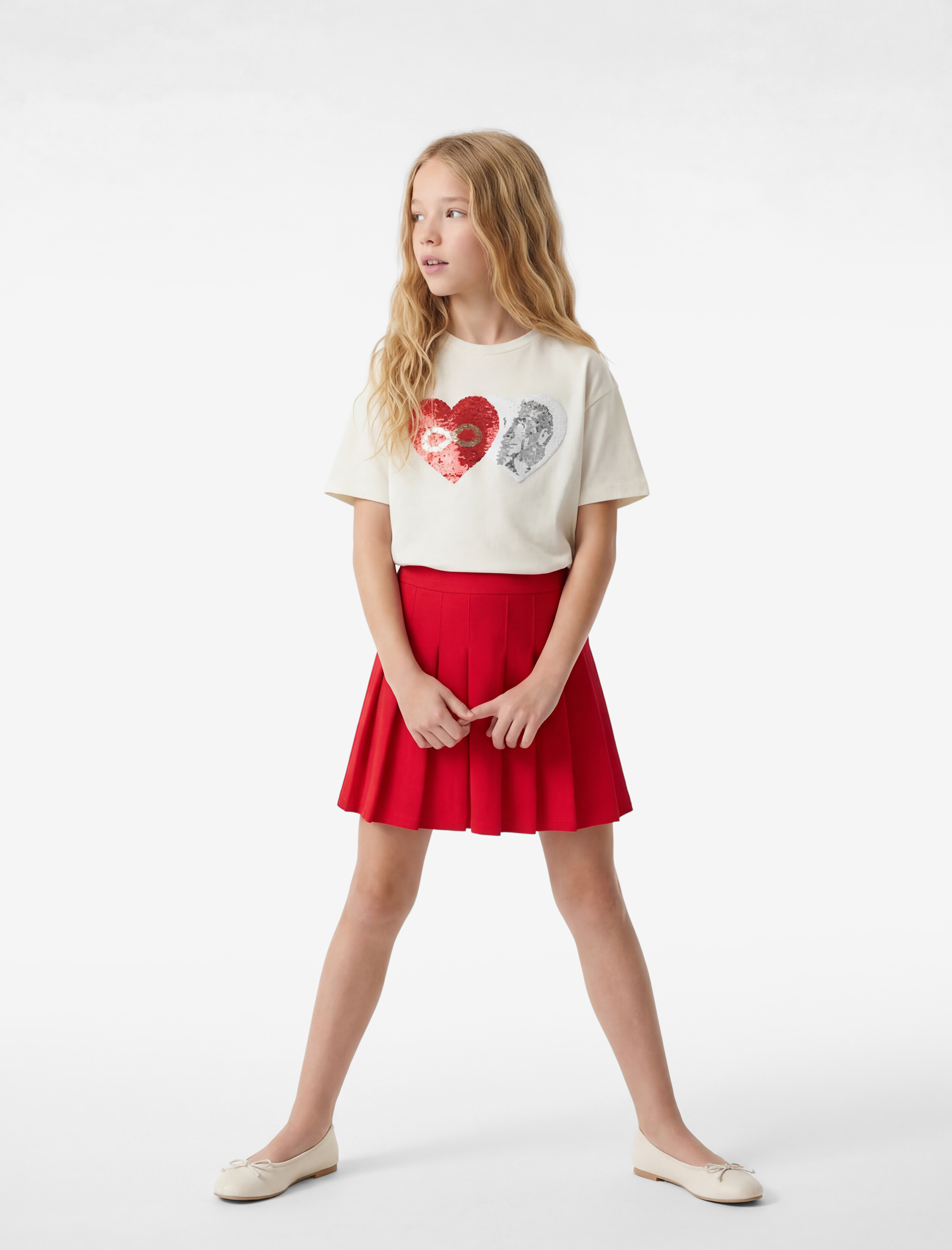  Kız Çocuk Pamuklu Kısa Kollu Bisiklet Yaka Kalpli Pullu Payetli Atatürklü Tişört