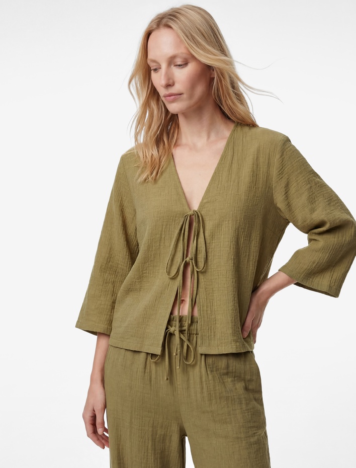  Keten Karışımlı Uzun Geniş Kollu Önden Bağlamalı Fiyonk Detaylı Kısa Kimono Bluz