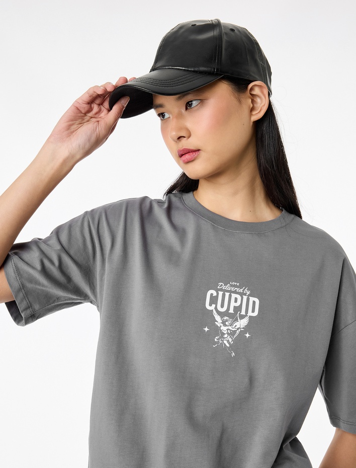  Rahat Kalıp Kısa Kollu Bisiklet Yaka Pamuklu Melek Baskılı Tişört