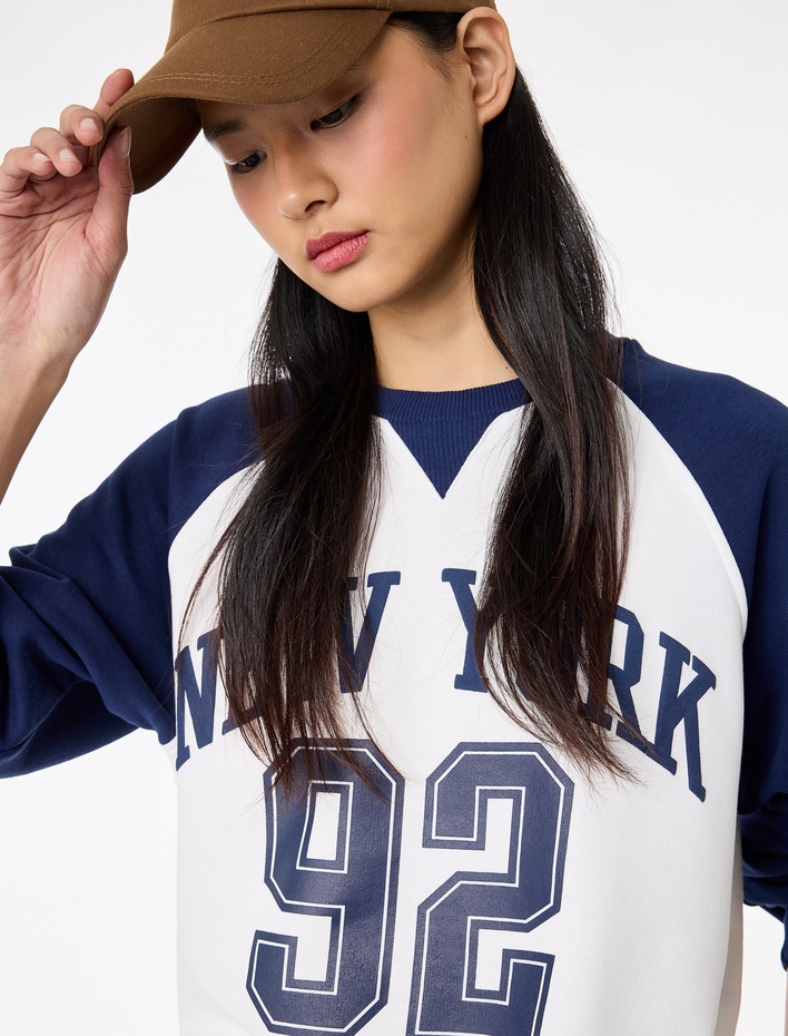  Rahat Kalıp Uzun Kollu Baskılı Bisiklet Yaka Sweatshirt