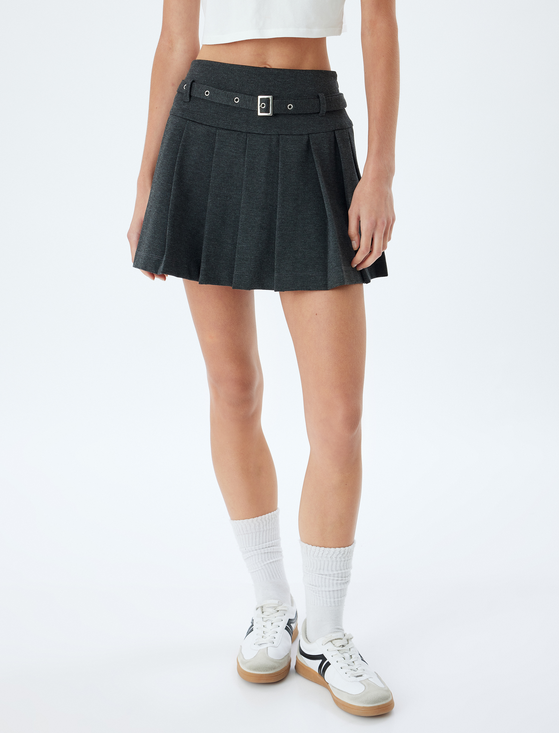   Kemer Detaylı Pileli Mini Etek