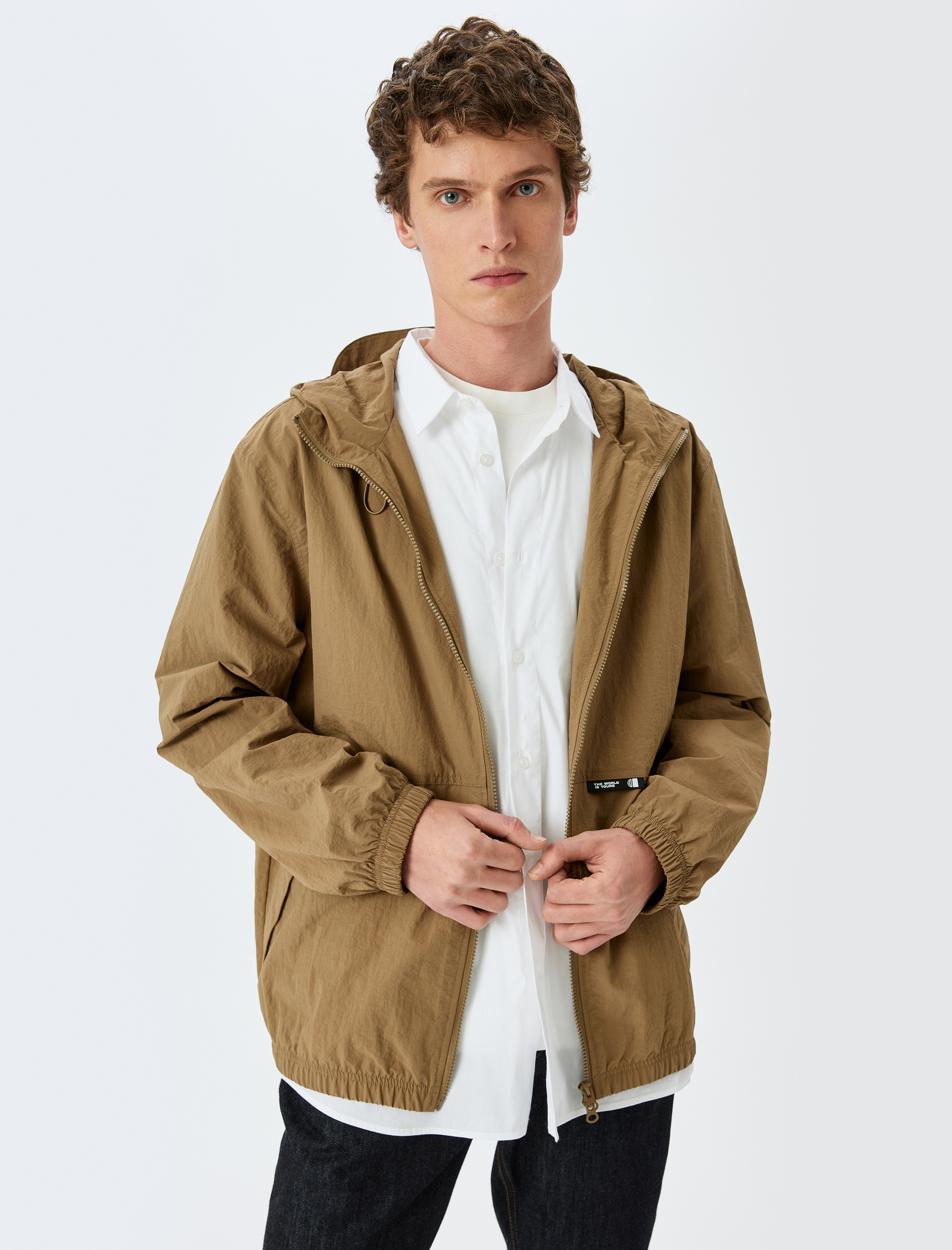   Fermuarlı Cepli Etiket Detaylı Kapşonlu Yağmurluk