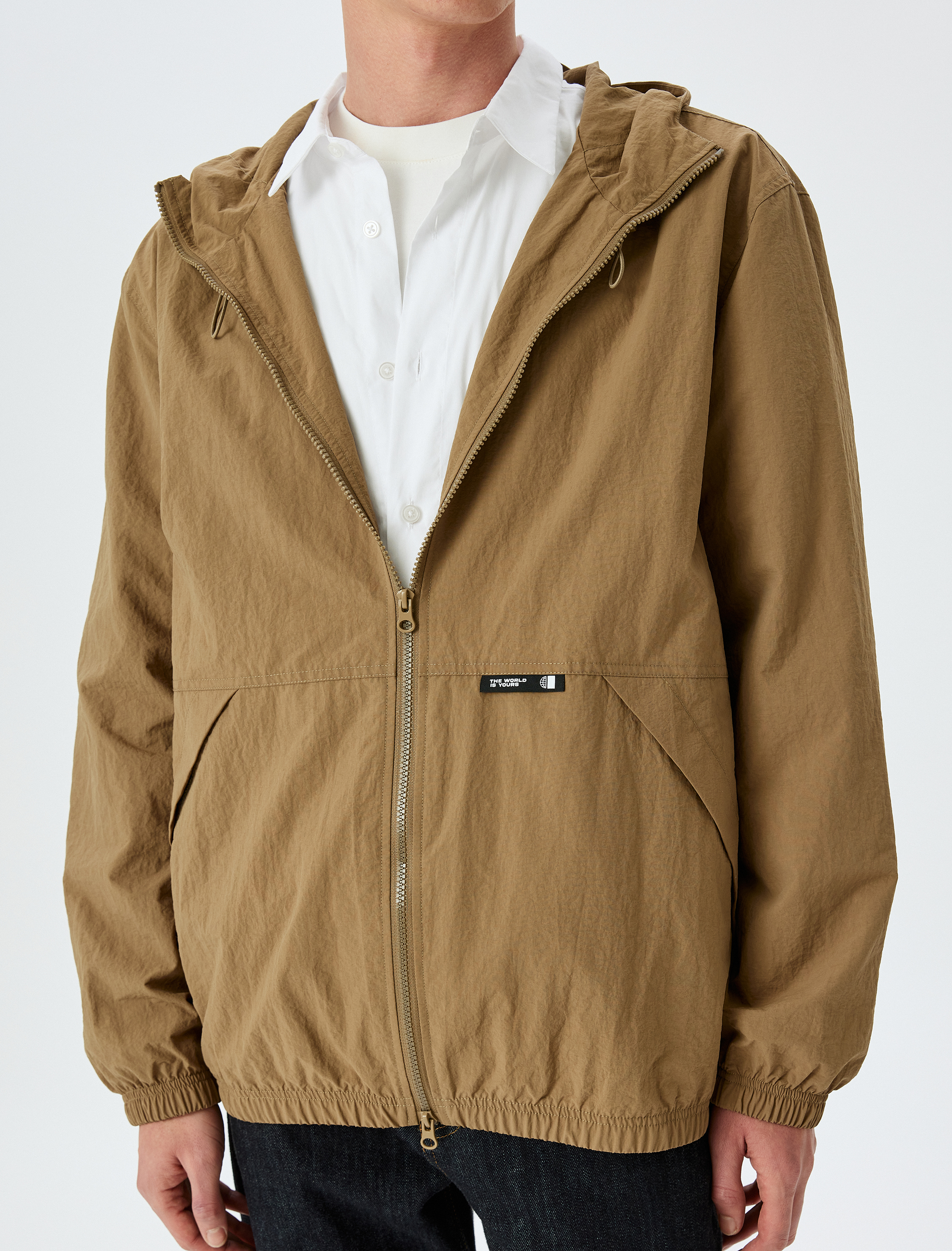   Fermuarlı Cepli Etiket Detaylı Kapşonlu Yağmurluk